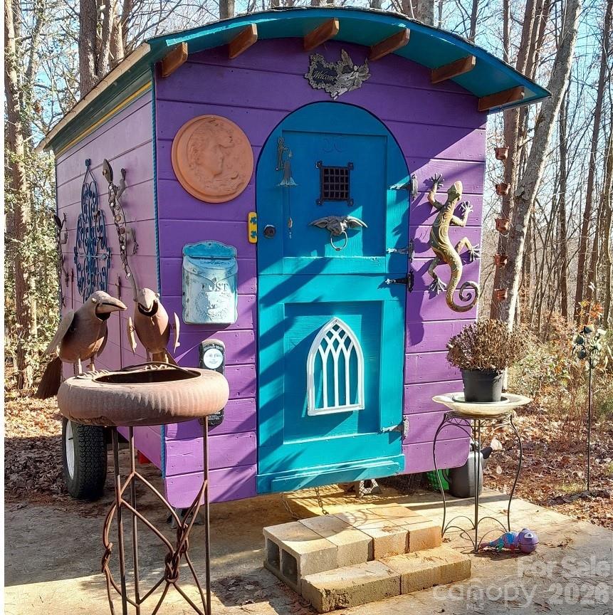 239 Old Lion Road — Statesville