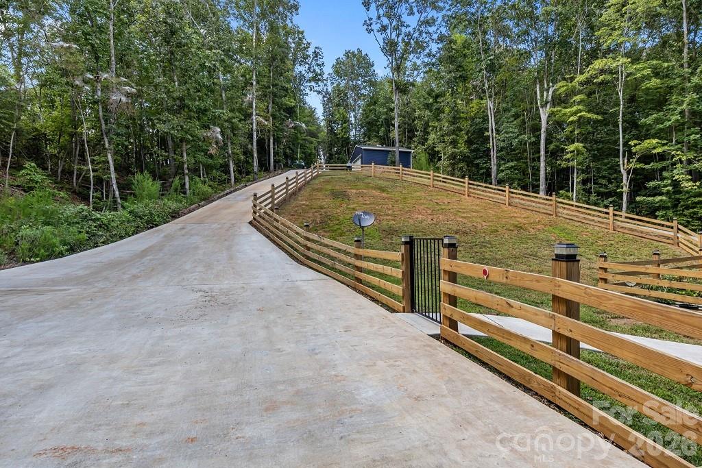 239 Old Lion Road — Statesville