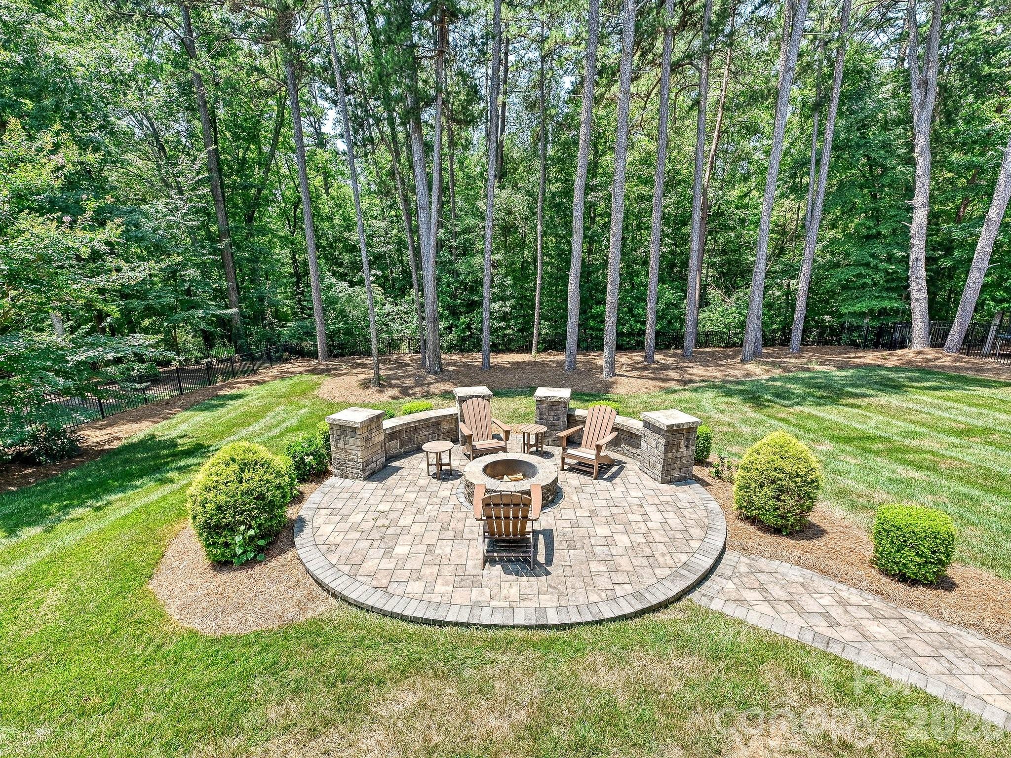 1209 Vickery Drive — Matthews
