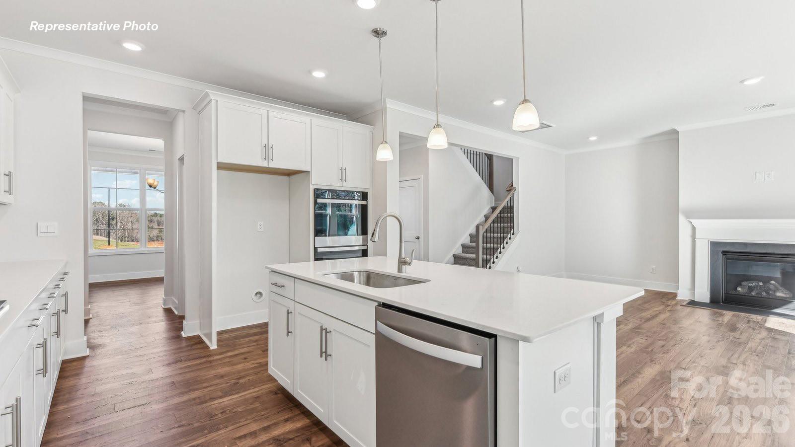 2220 Keppel Court — York