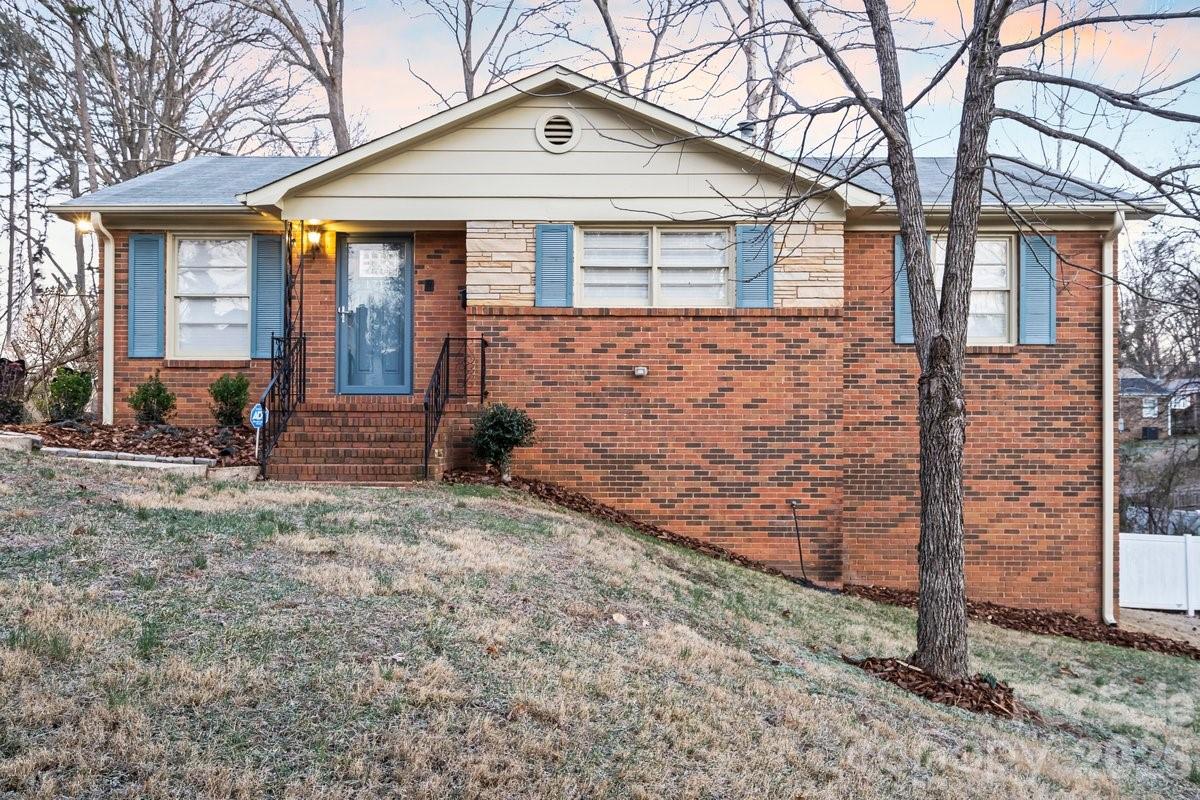 1717 Woodvalley Drive — Charlotte