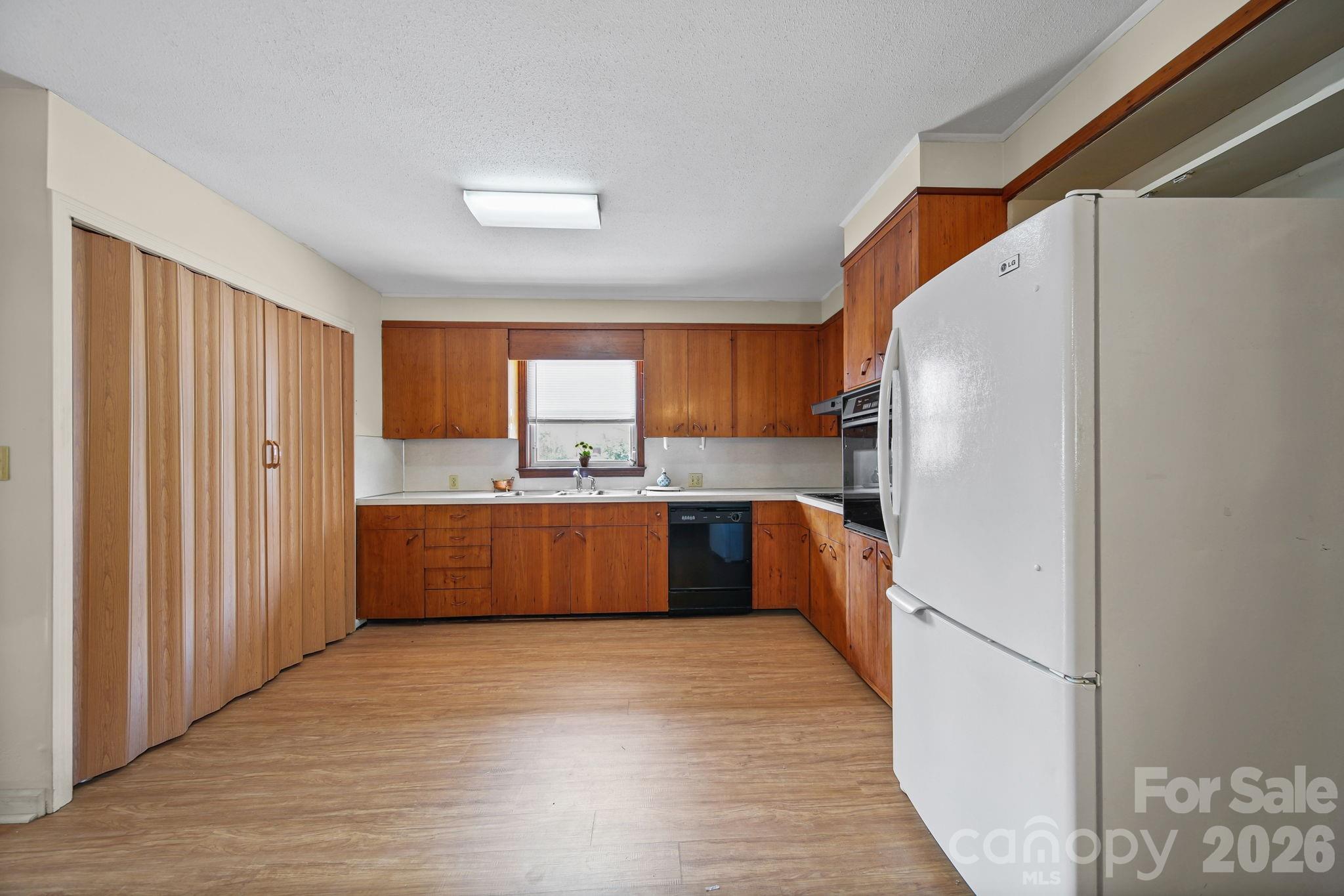 701 E Oakwood Avenue — Albemarle