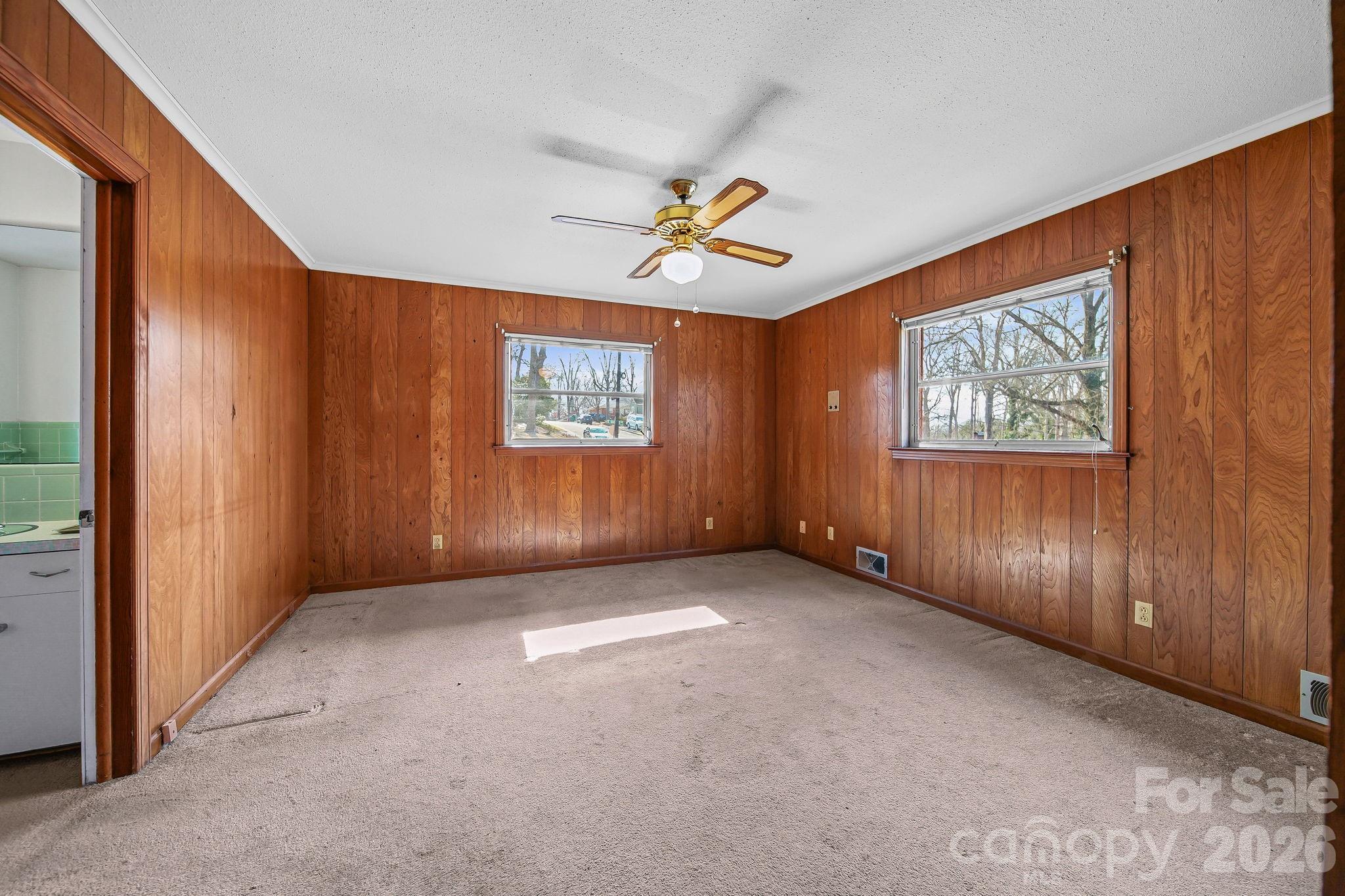 701 E Oakwood Avenue — Albemarle