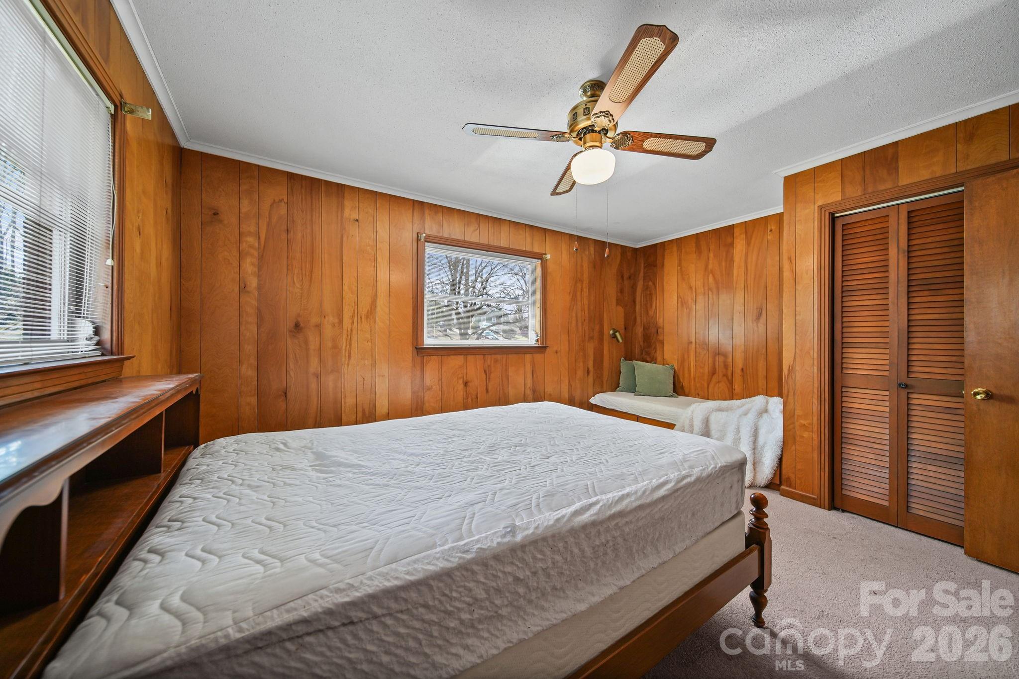 701 E Oakwood Avenue — Albemarle