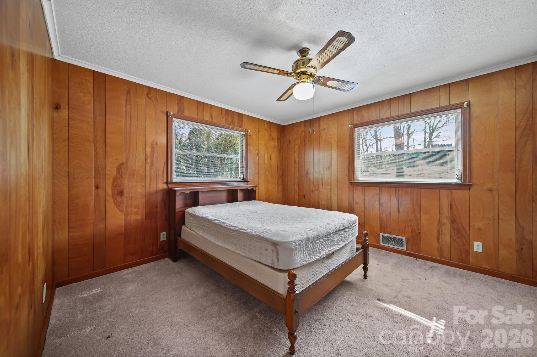 701 E Oakwood Avenue — Albemarle
