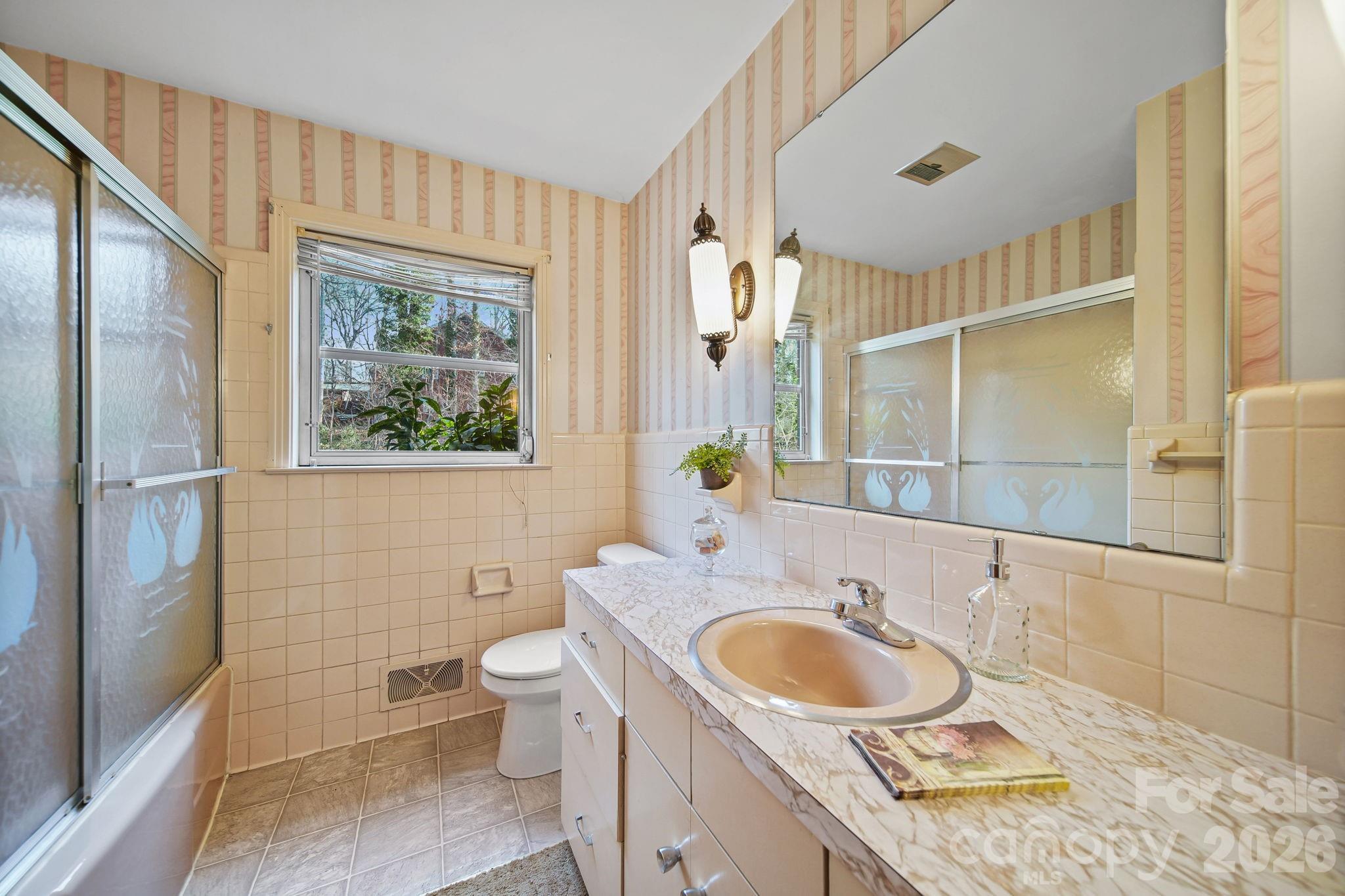 701 E Oakwood Avenue — Albemarle
