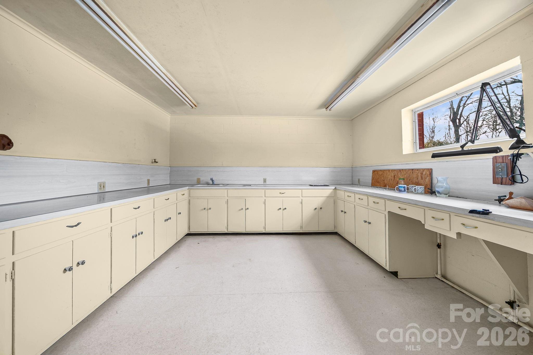 701 E Oakwood Avenue — Albemarle