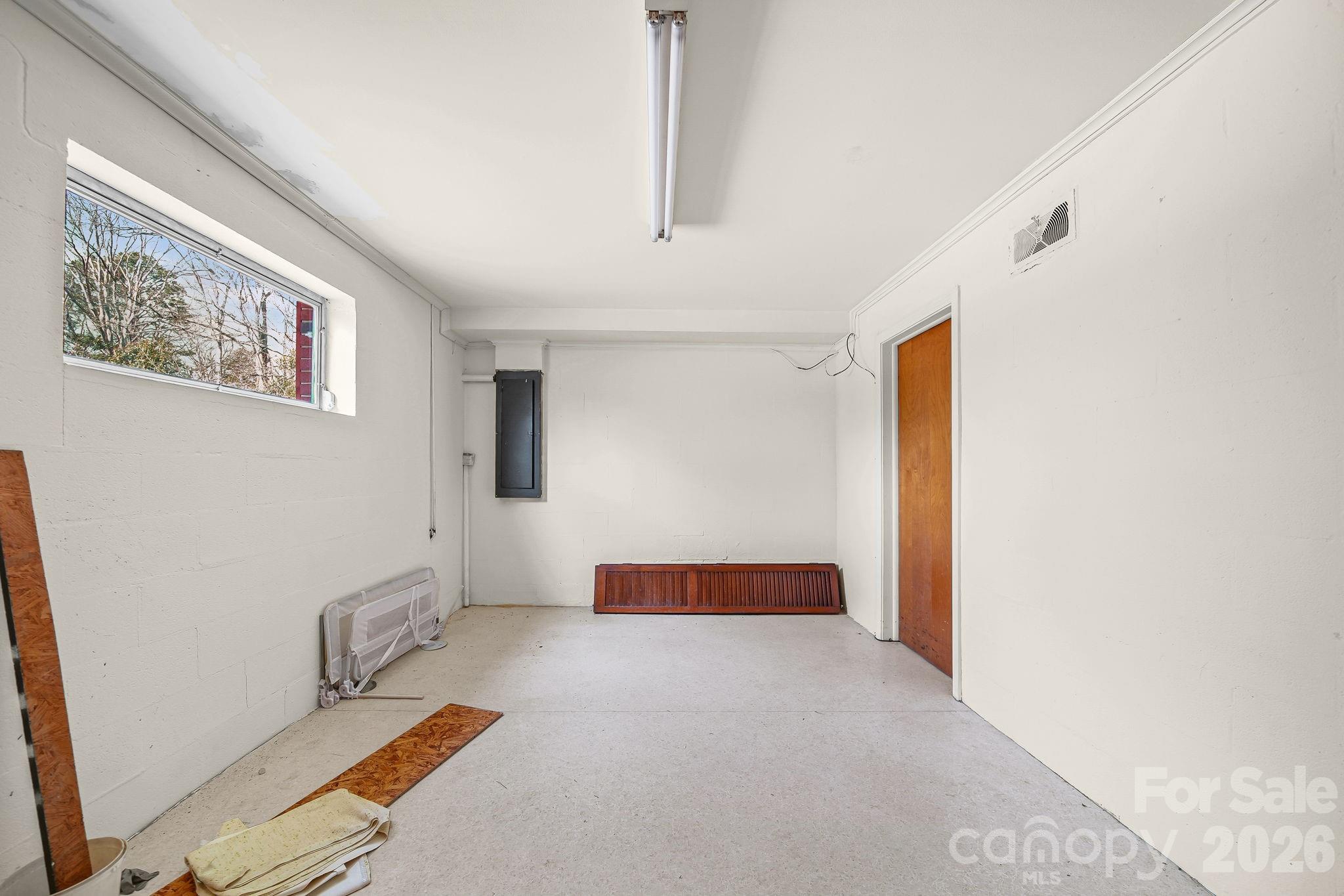 701 E Oakwood Avenue — Albemarle