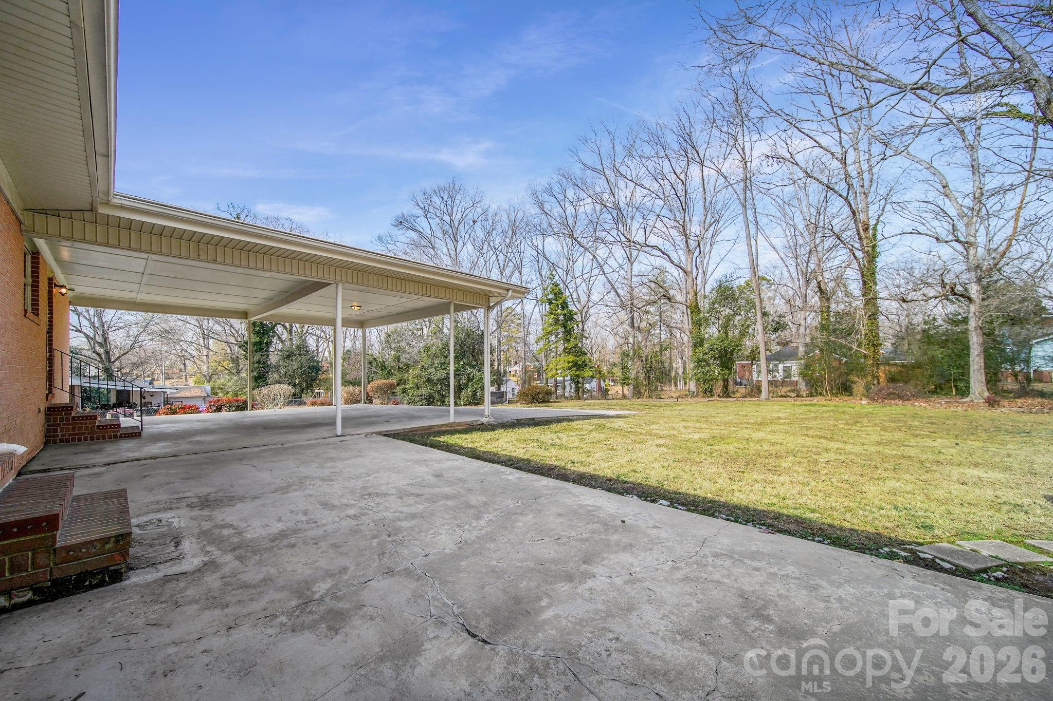 701 E Oakwood Avenue — Albemarle