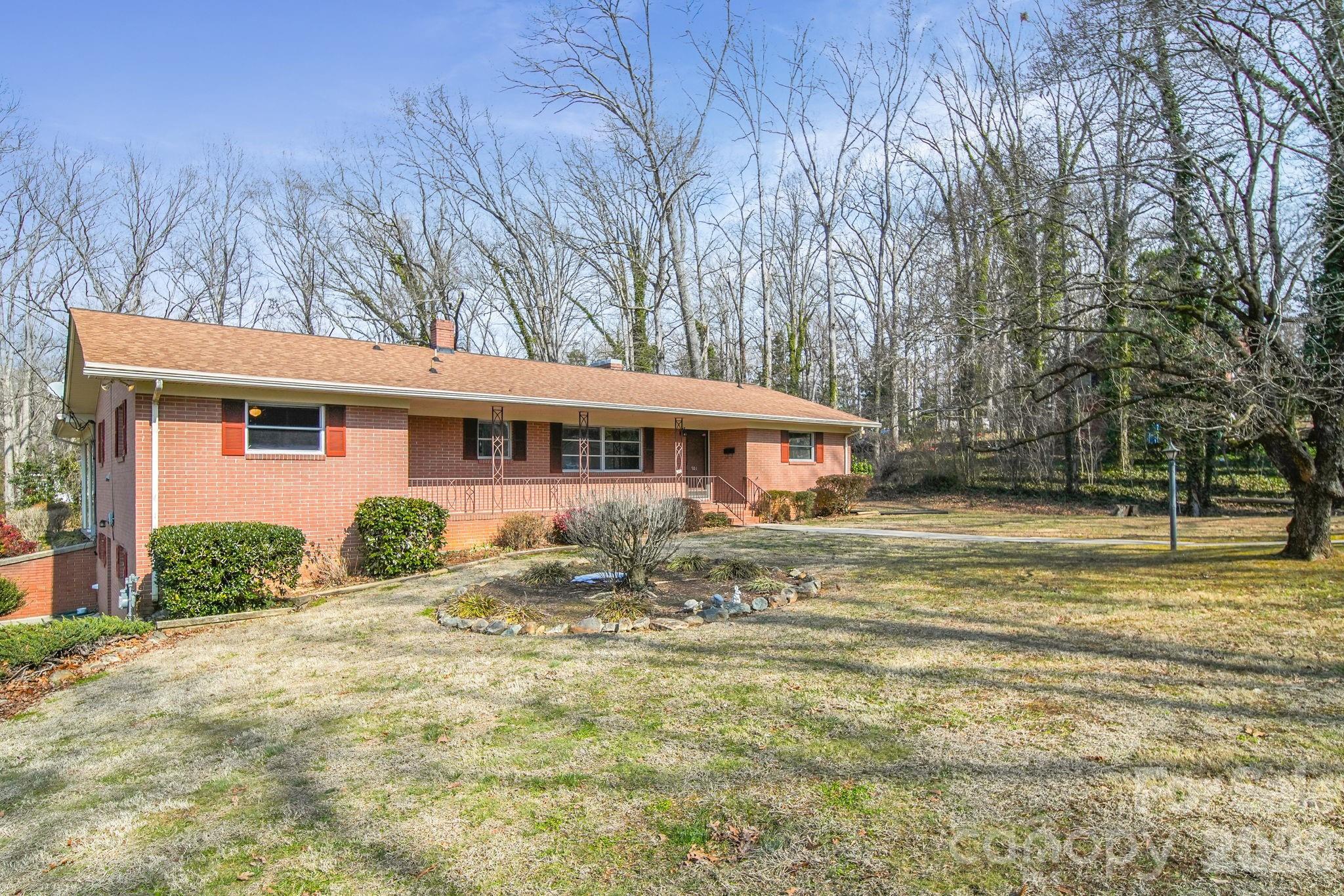 701 E Oakwood Avenue — Albemarle