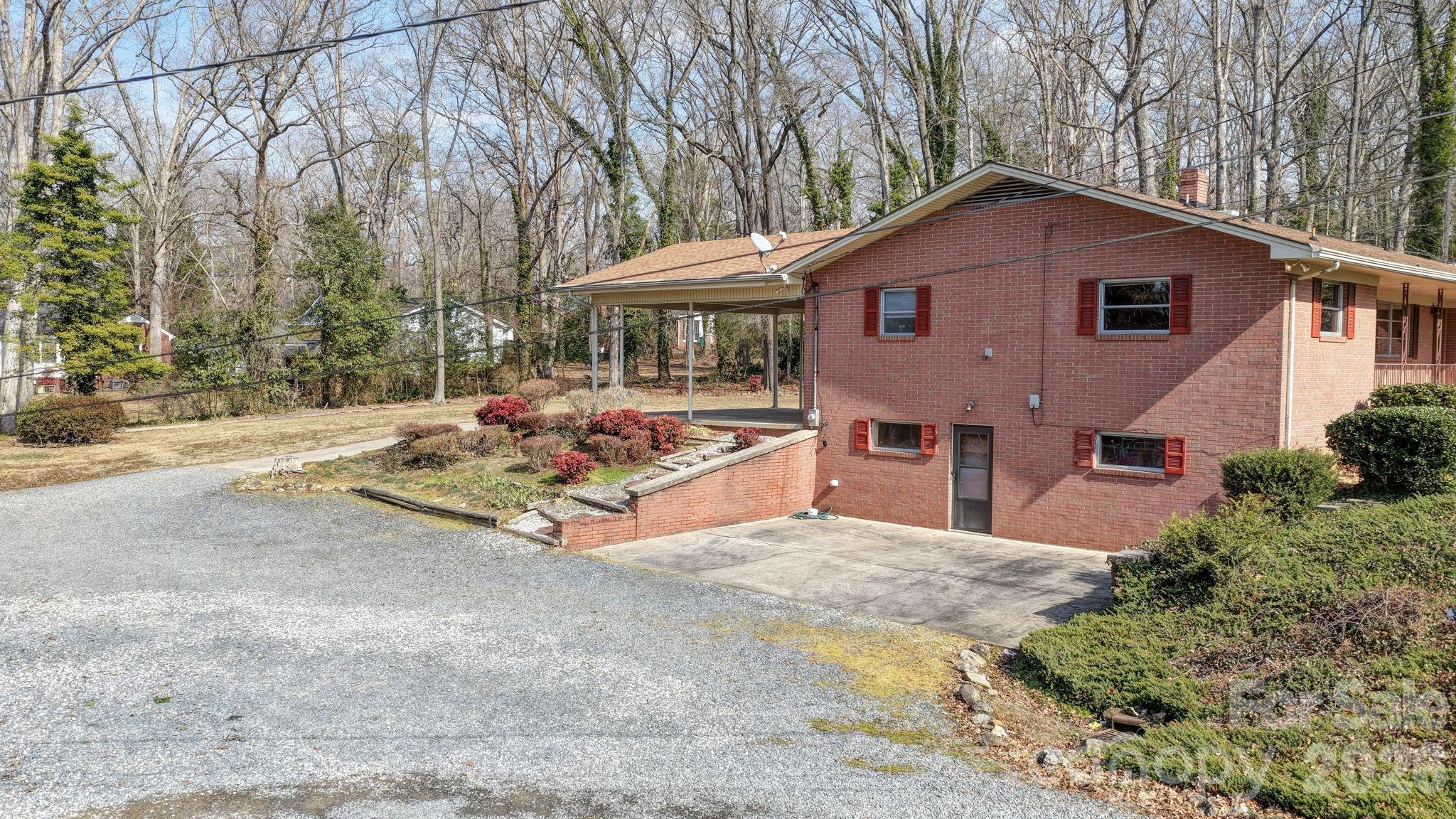 701 E Oakwood Avenue — Albemarle