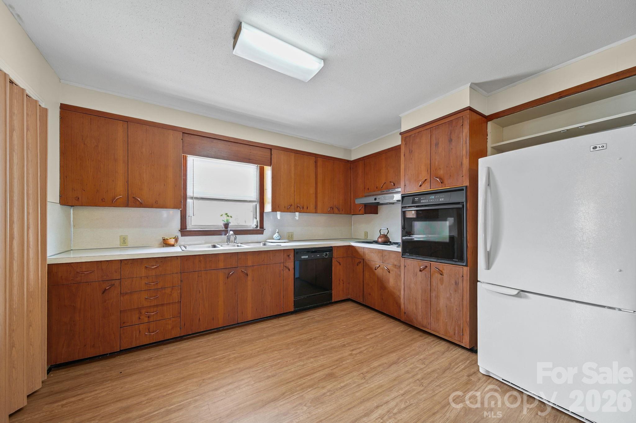 701 E Oakwood Avenue — Albemarle