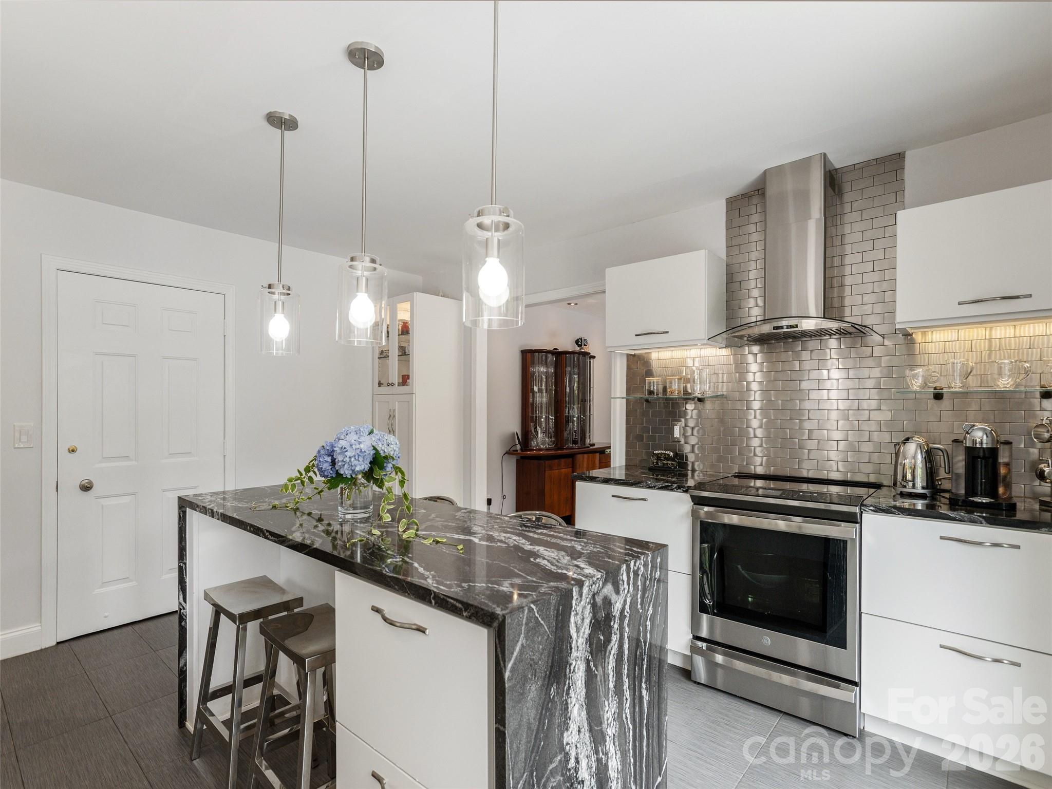 30 W Fairway Drive — Etowah