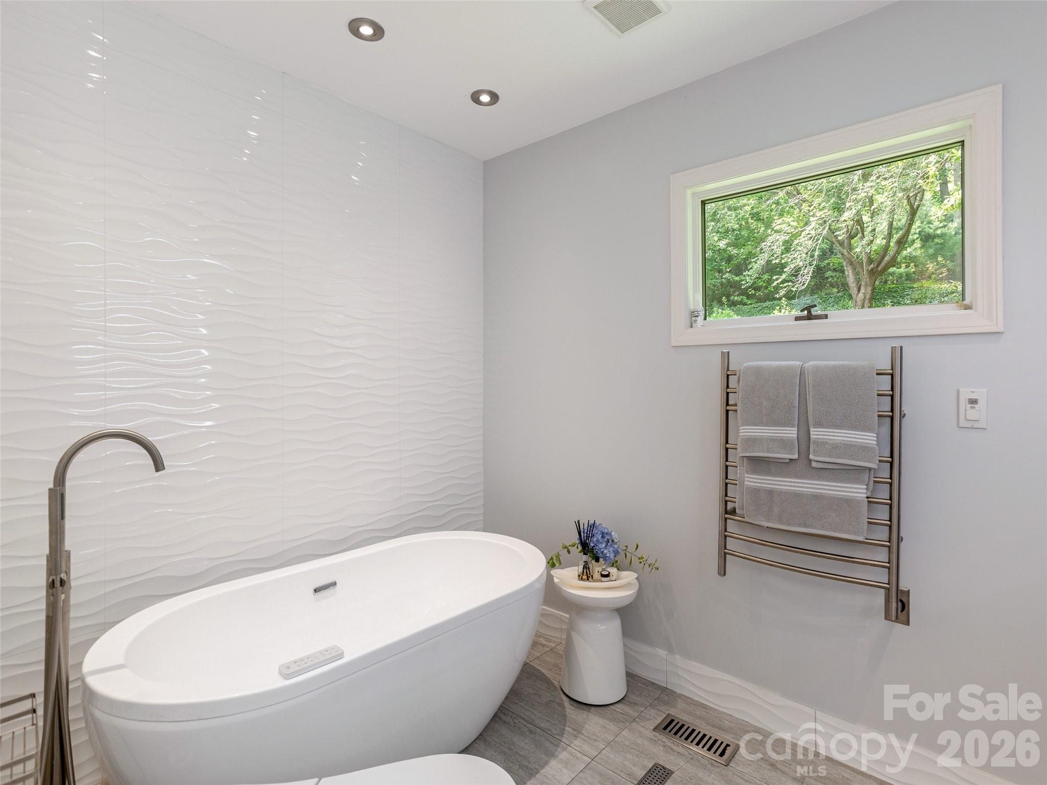 30 W Fairway Drive — Etowah