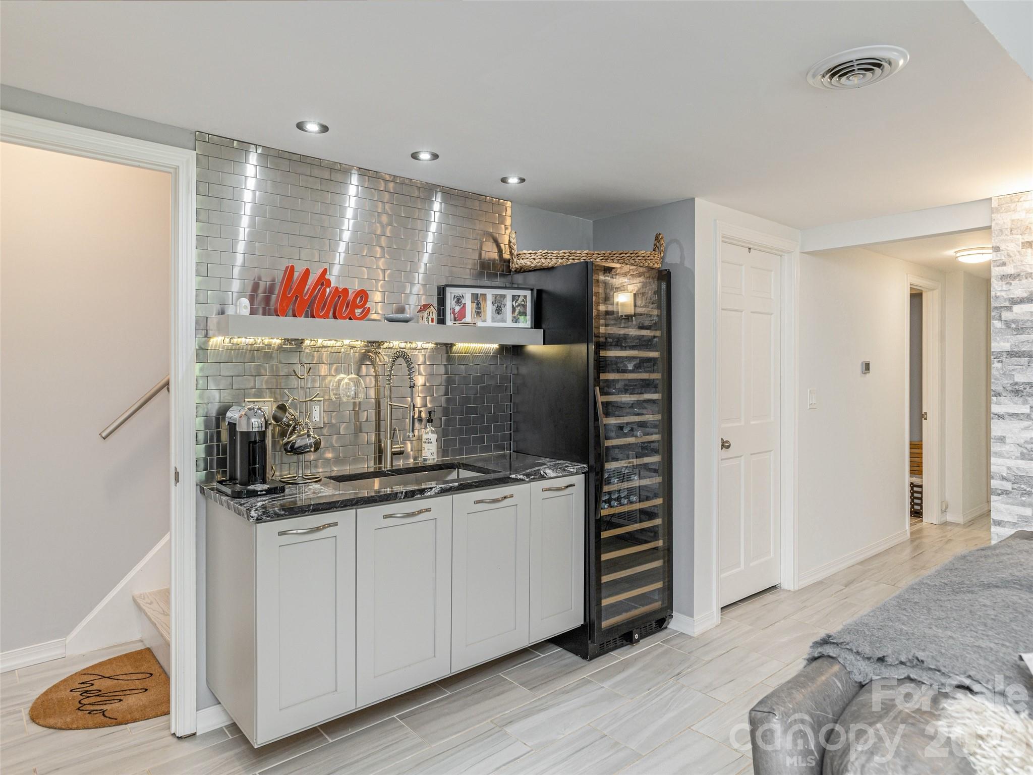 30 W Fairway Drive — Etowah
