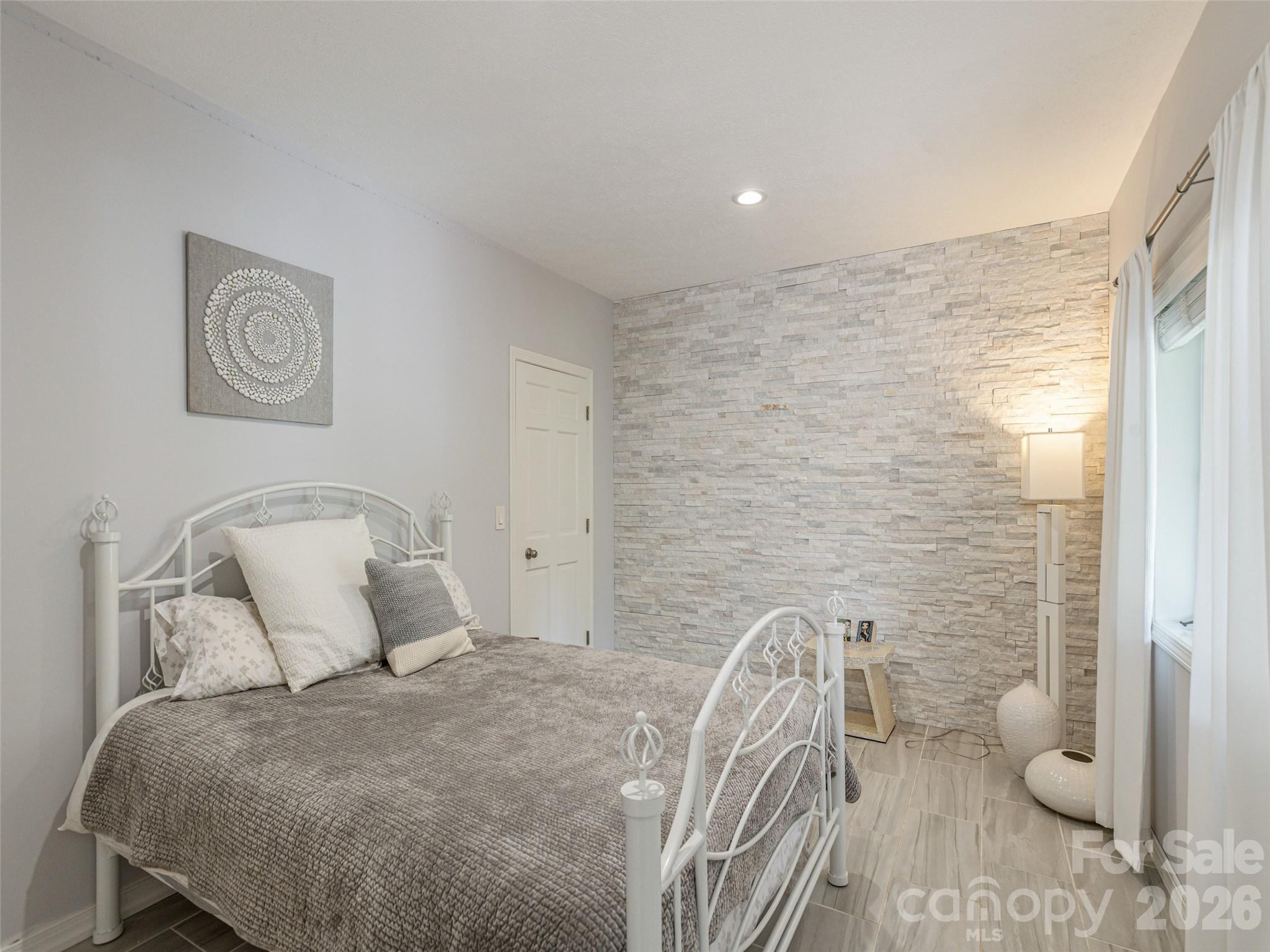 30 W Fairway Drive — Etowah