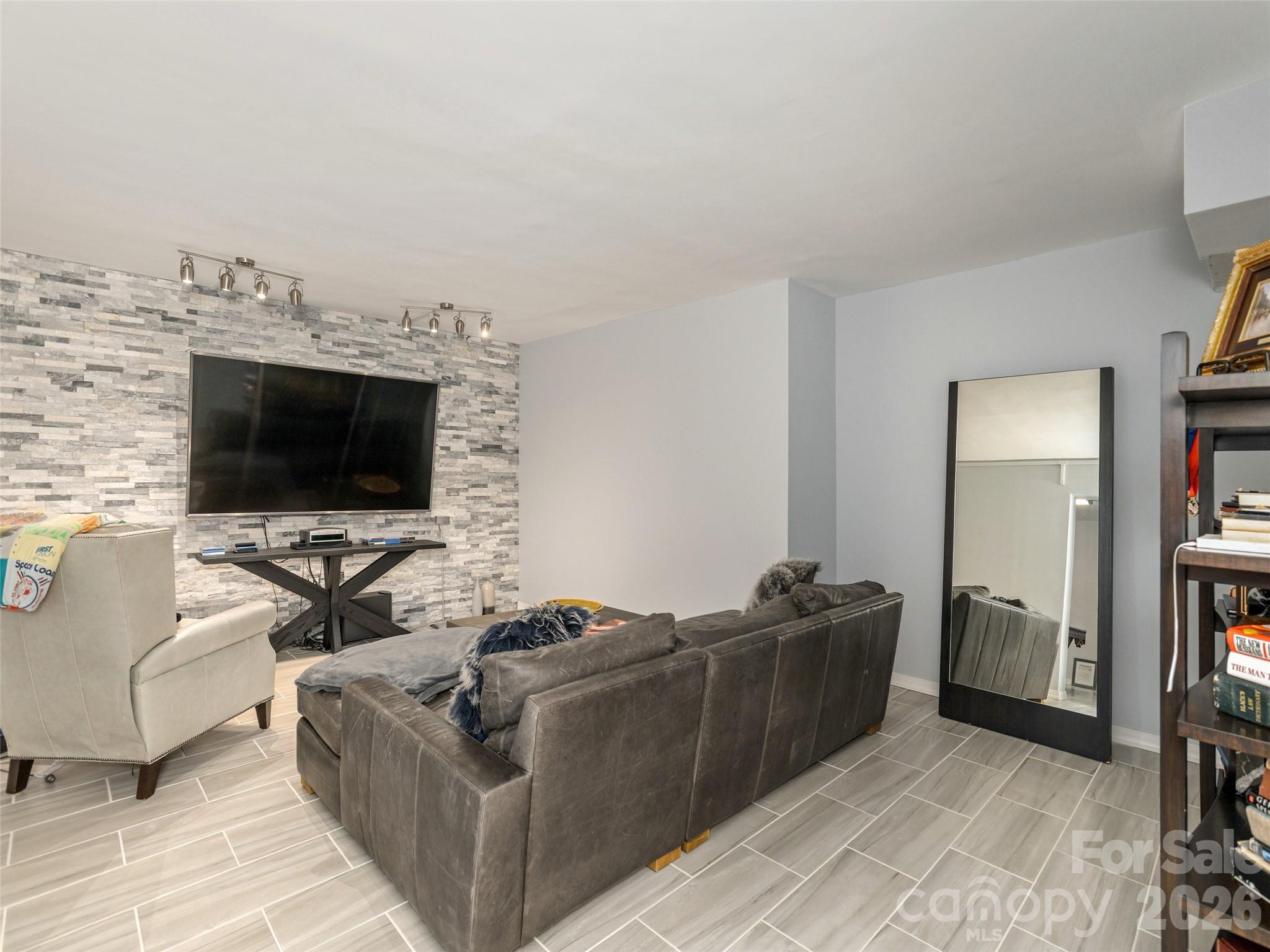 30 W Fairway Drive — Etowah