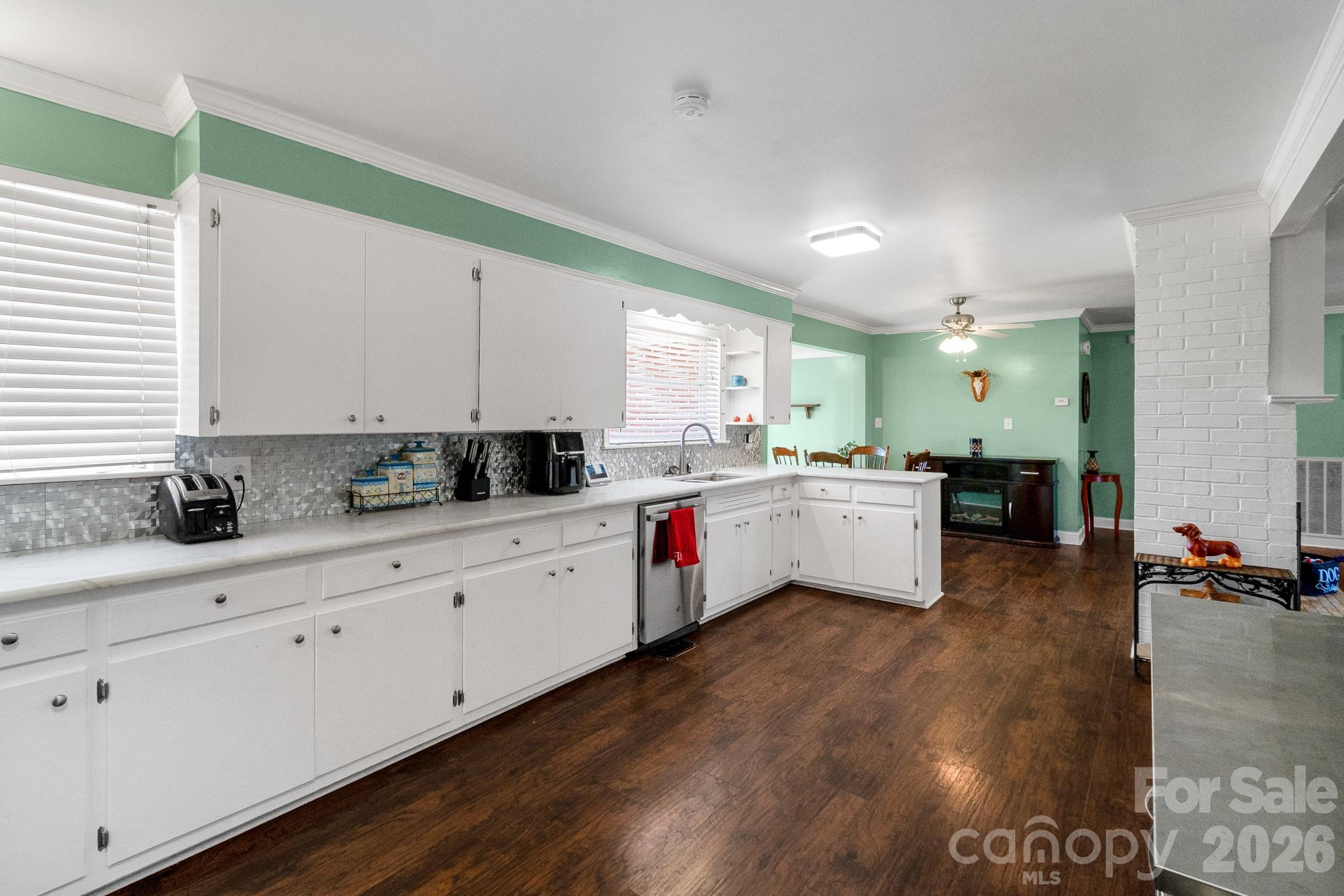 1099 S Potter Road — Lancaster