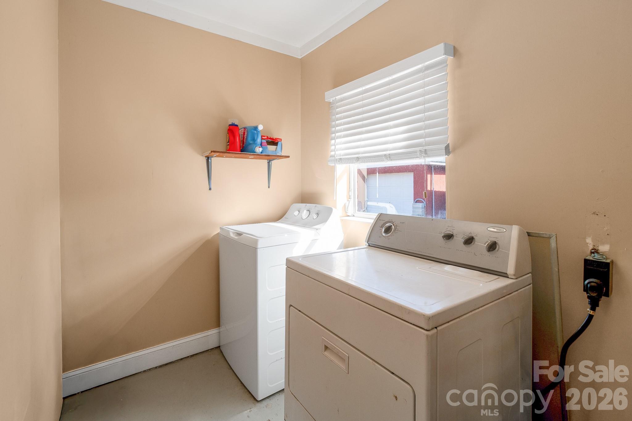 1099 S Potter Road — Lancaster