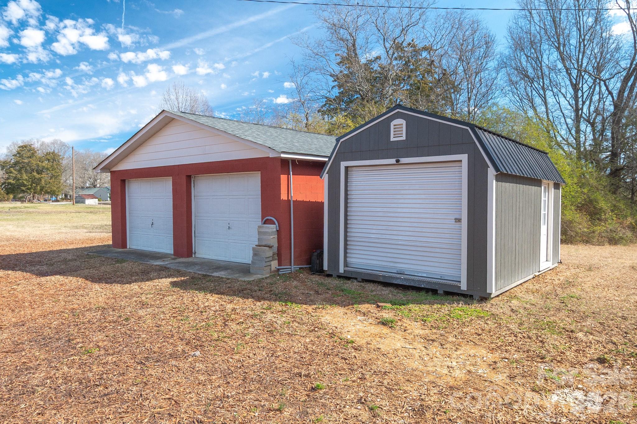 1099 S Potter Road — Lancaster