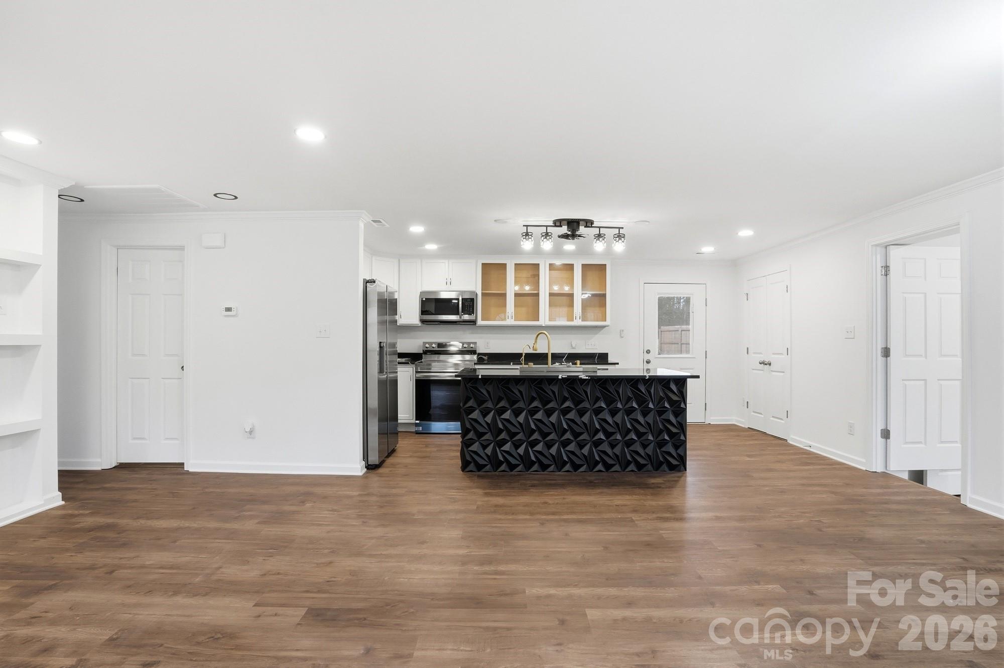 704 W Border Street — Dallas