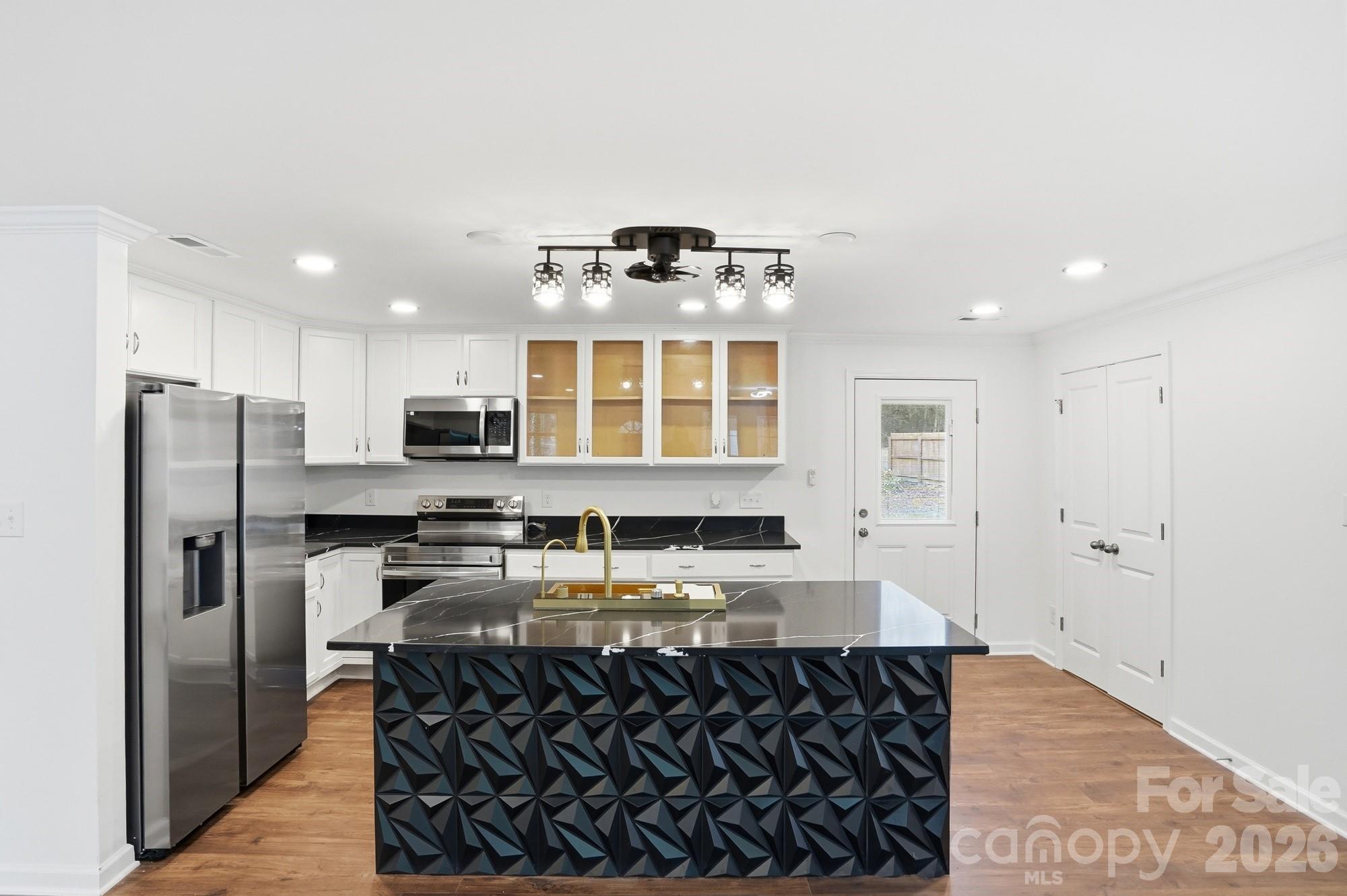 704 W Border Street — Dallas
