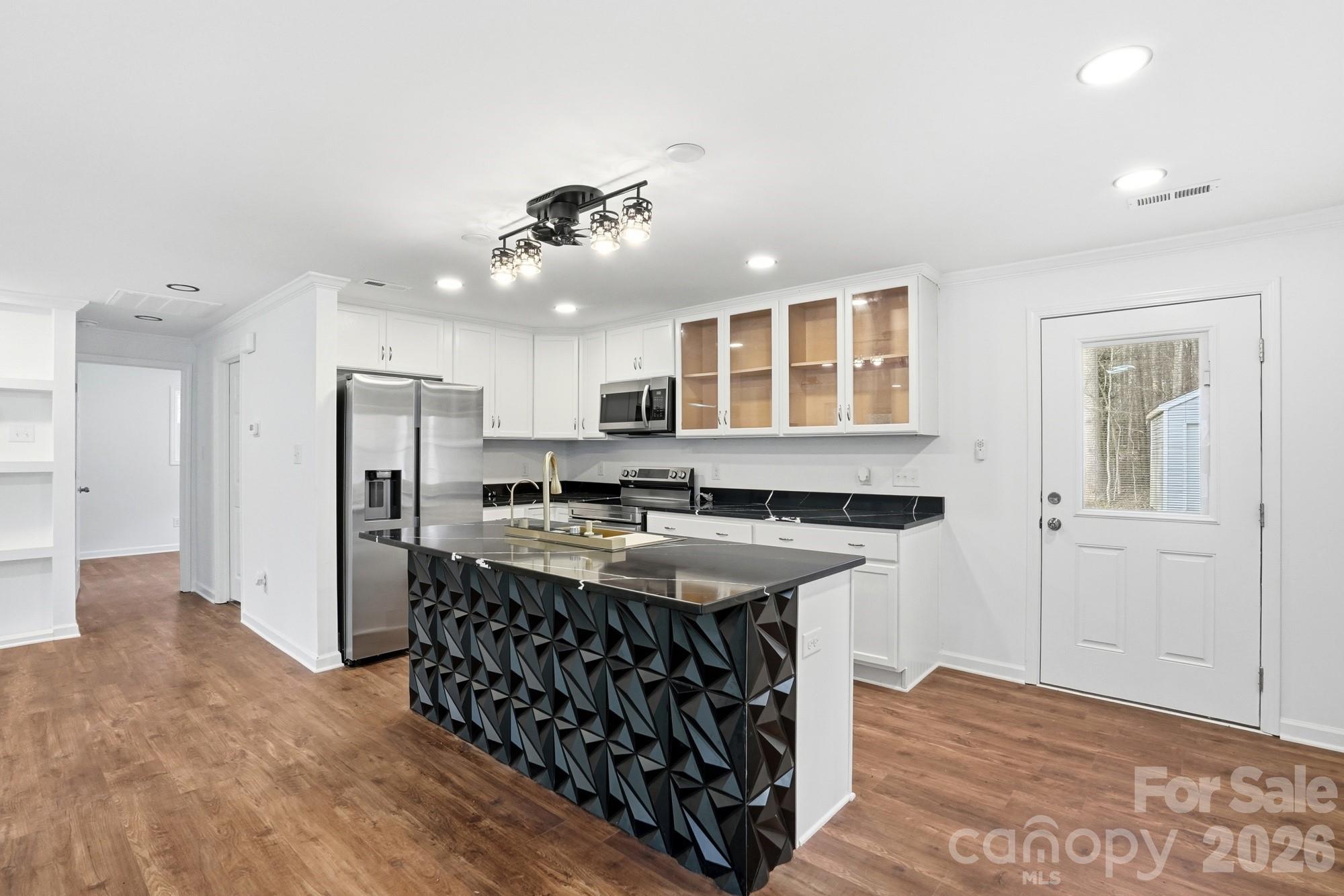 704 W Border Street — Dallas