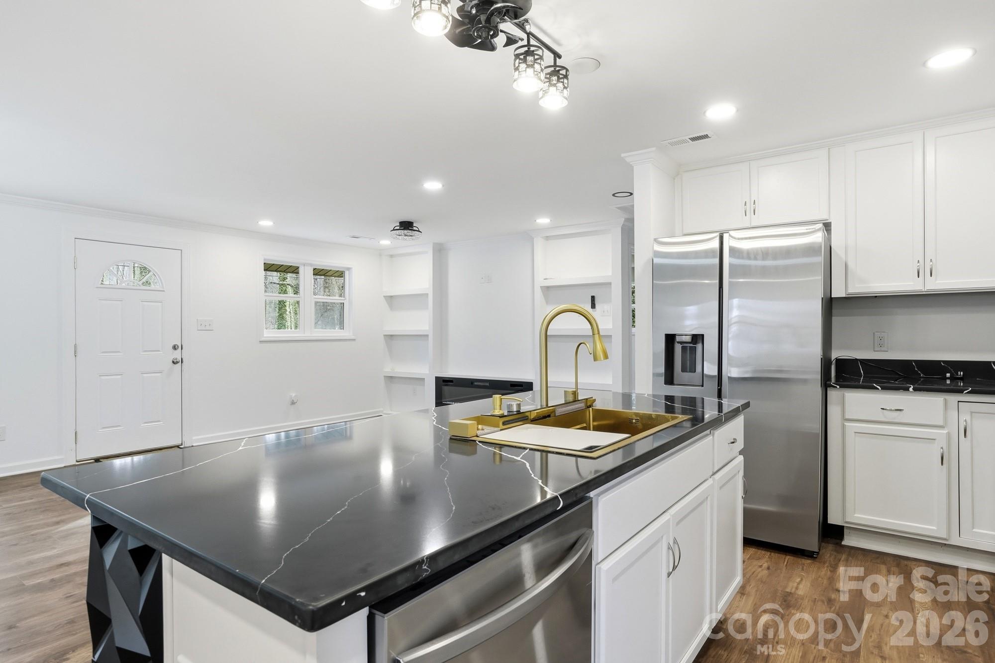704 W Border Street — Dallas