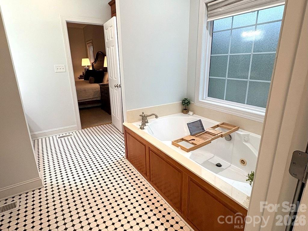 3020 N Ridge Court — Lincolnton