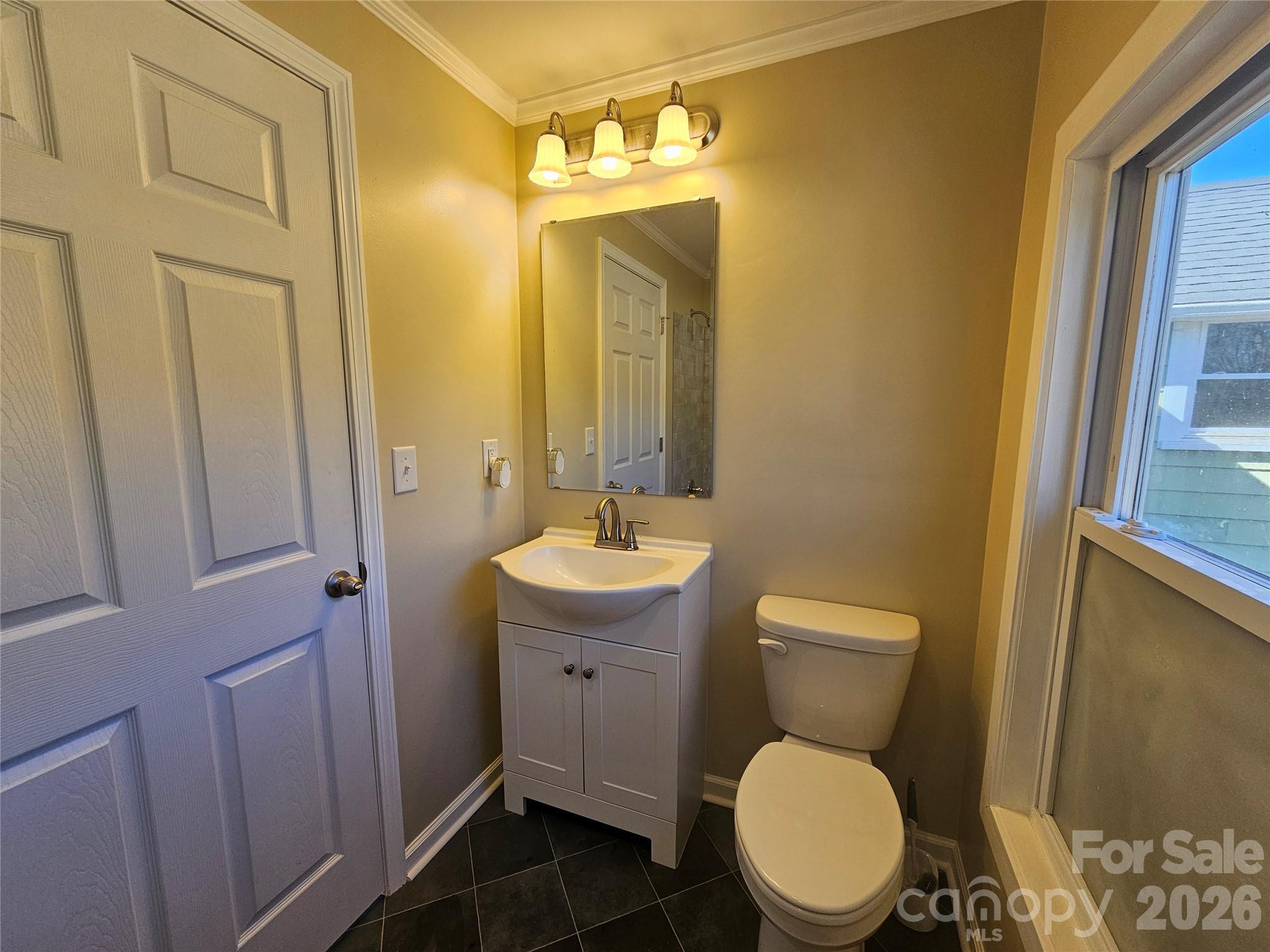 208 W Main Street — Lawndale