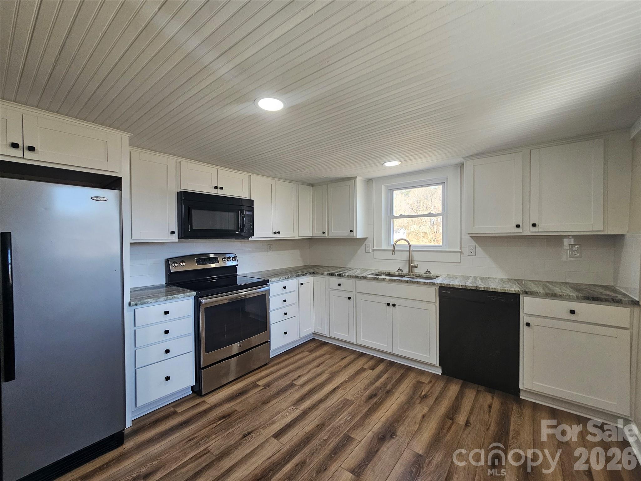 208 W Main Street — Lawndale