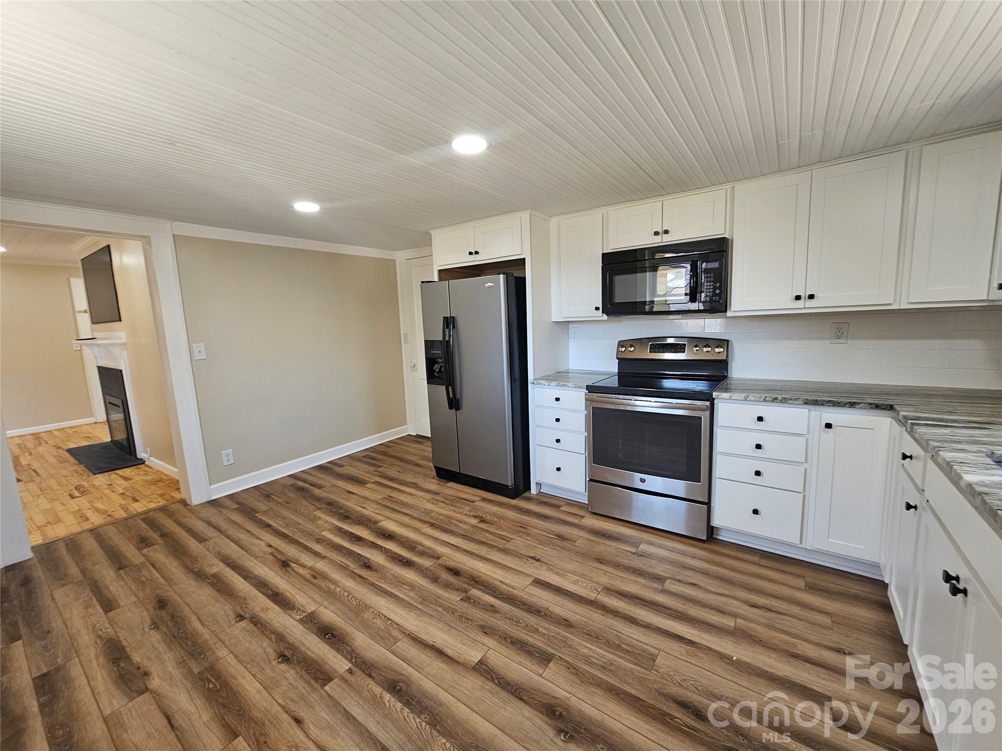 208 W Main Street — Lawndale