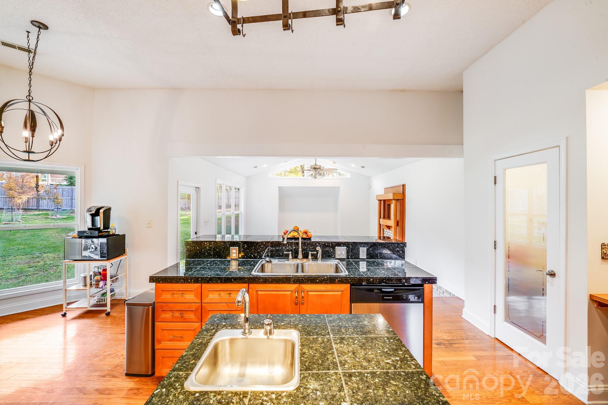 5329 Kuykendall Road — Charlotte