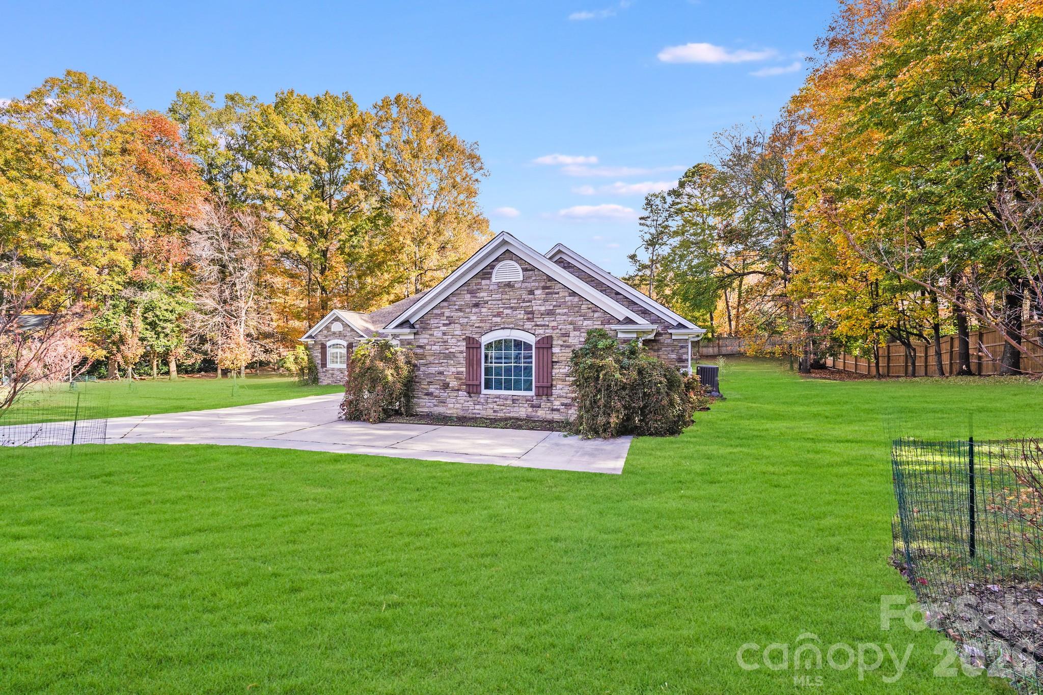 5329 Kuykendall Road — Charlotte