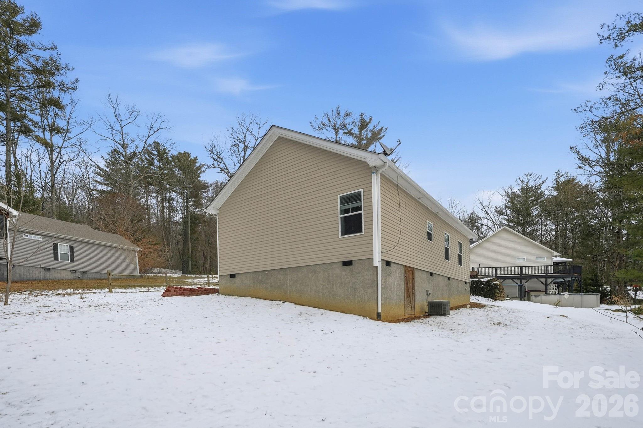 138 Lone Eagle Lane — Hendersonville