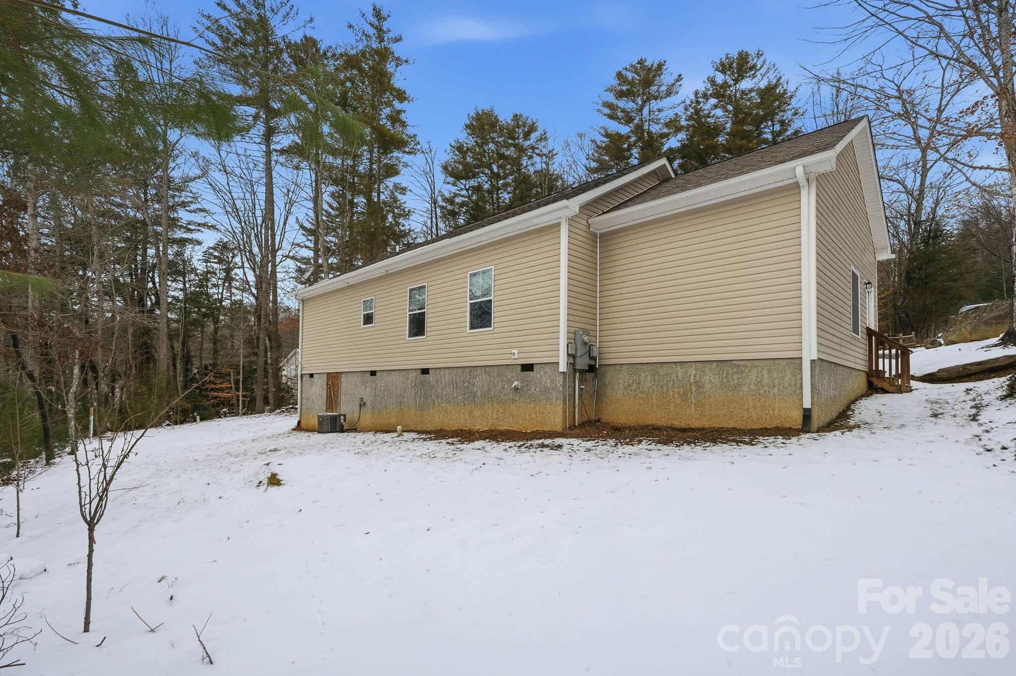 138 Lone Eagle Lane — Hendersonville