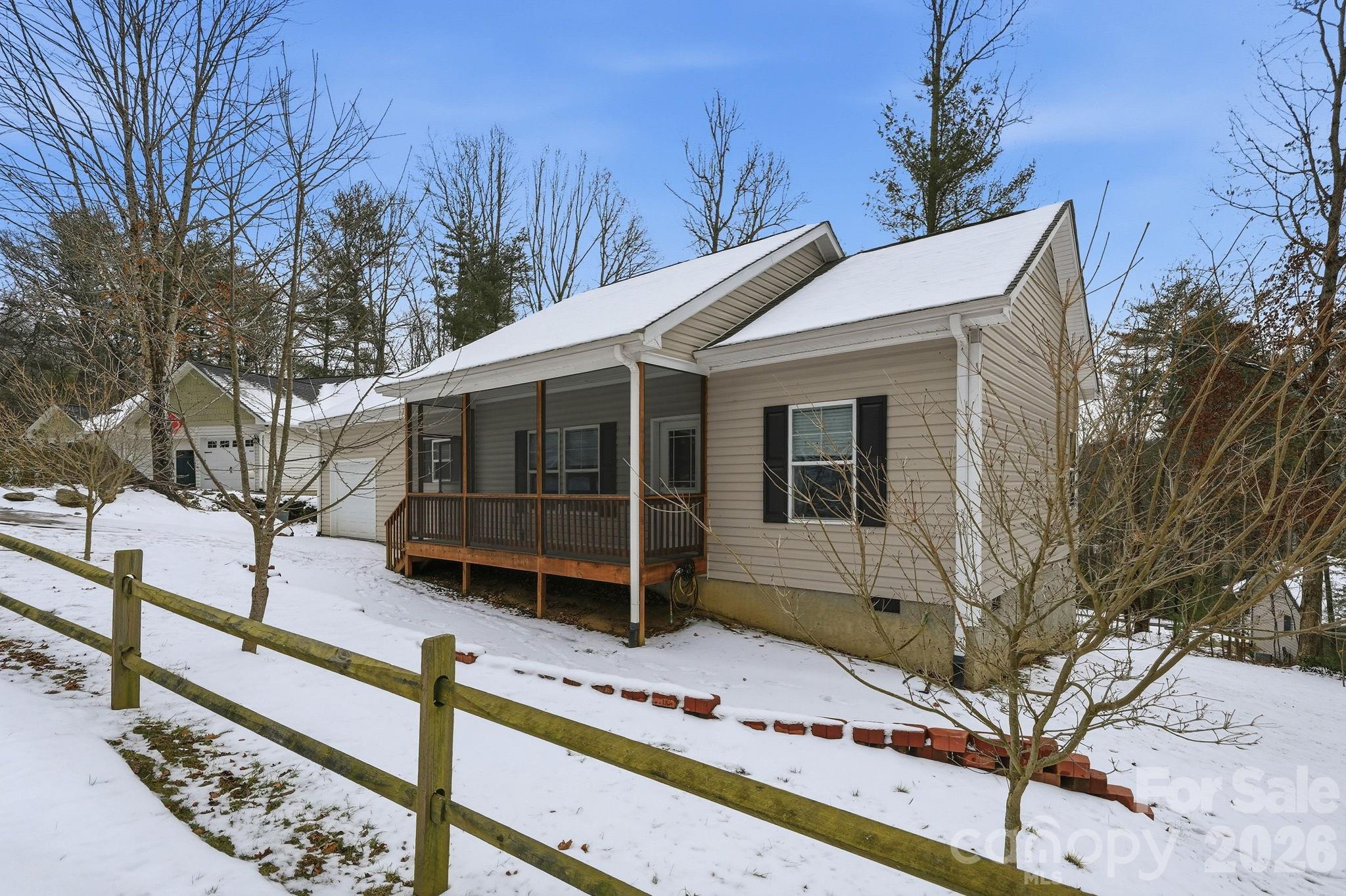 138 Lone Eagle Lane — Hendersonville