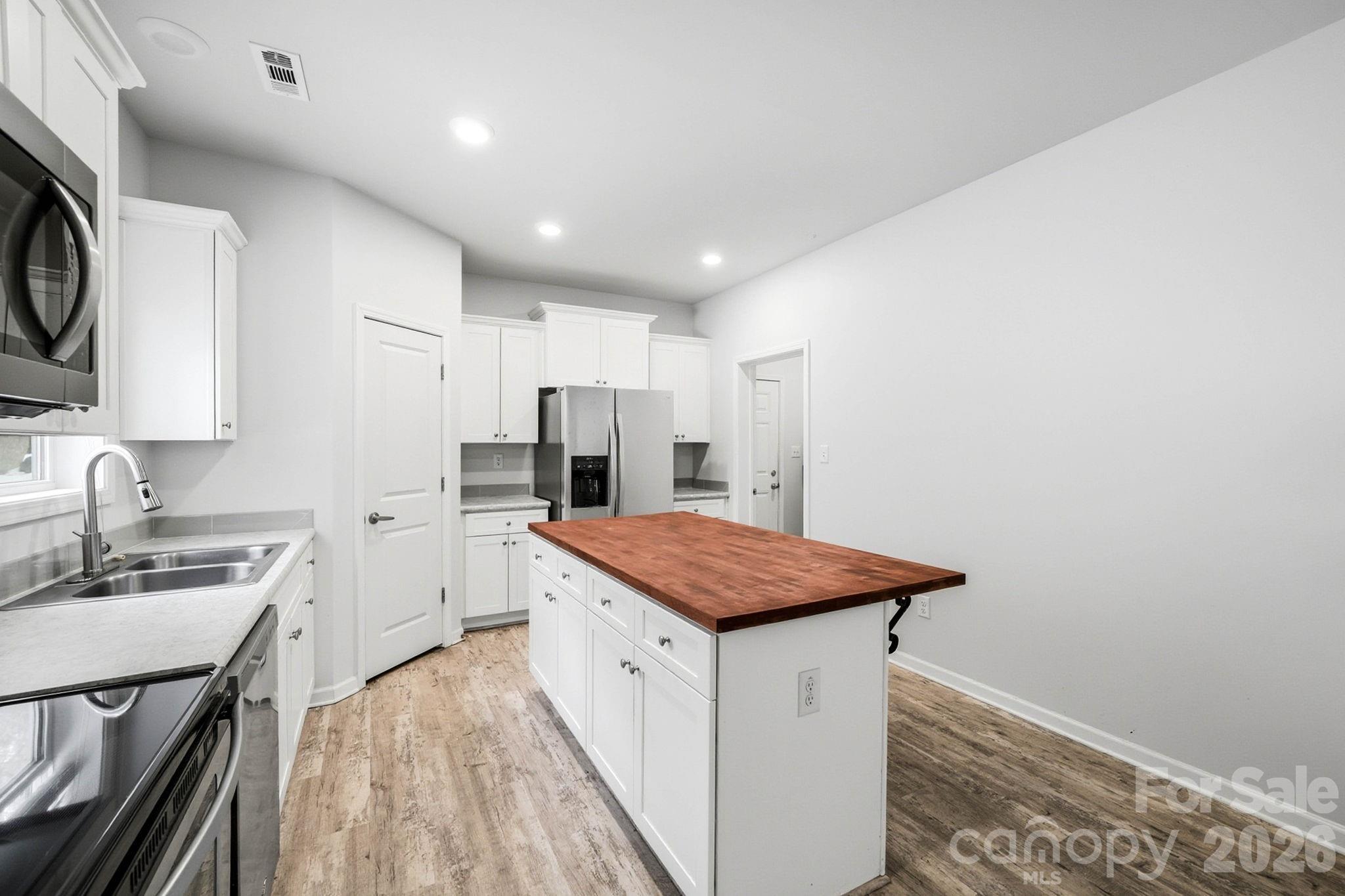 138 Lone Eagle Lane — Hendersonville