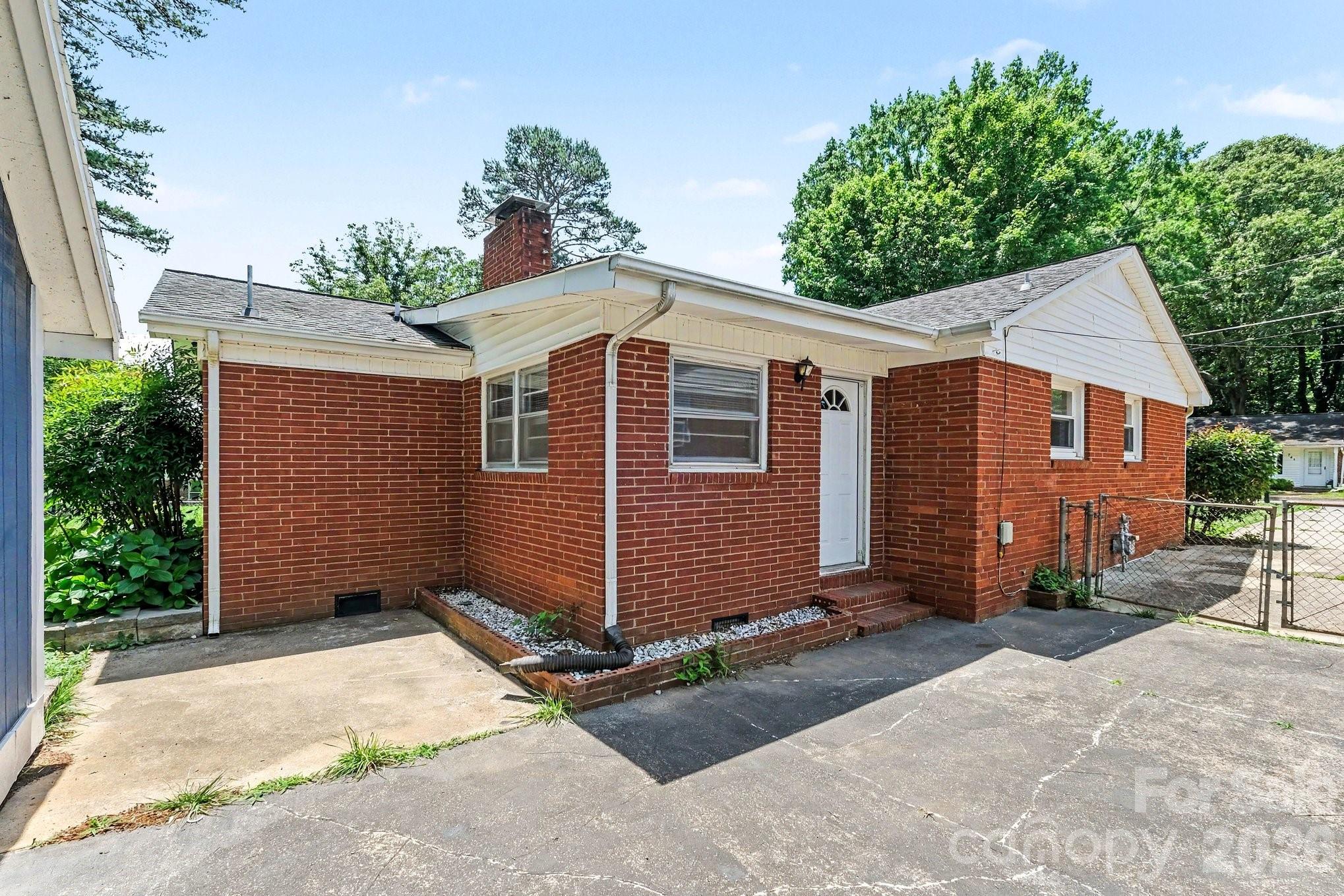 742 N Mulberry Street — Statesville