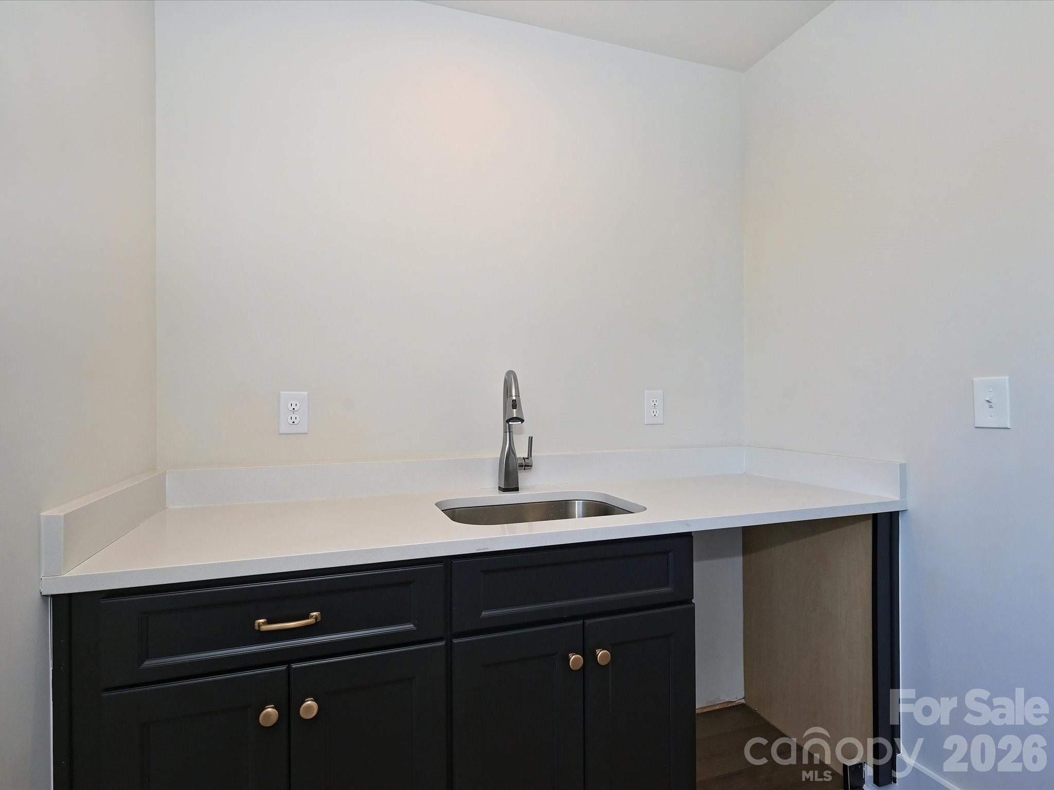2428 Runnymede Lane — Charlotte