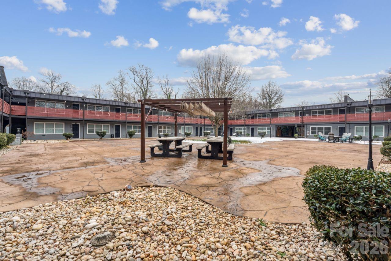 2000 Patio Court #119 — Charlotte
