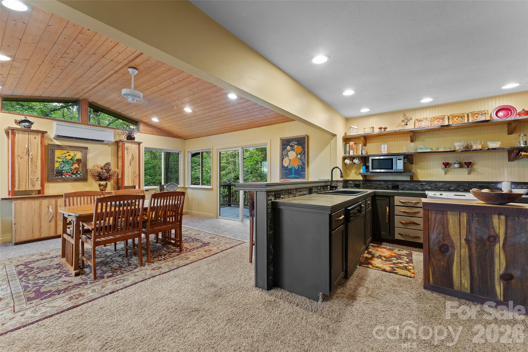 219 Kentwood Lane — Pisgah Forest
