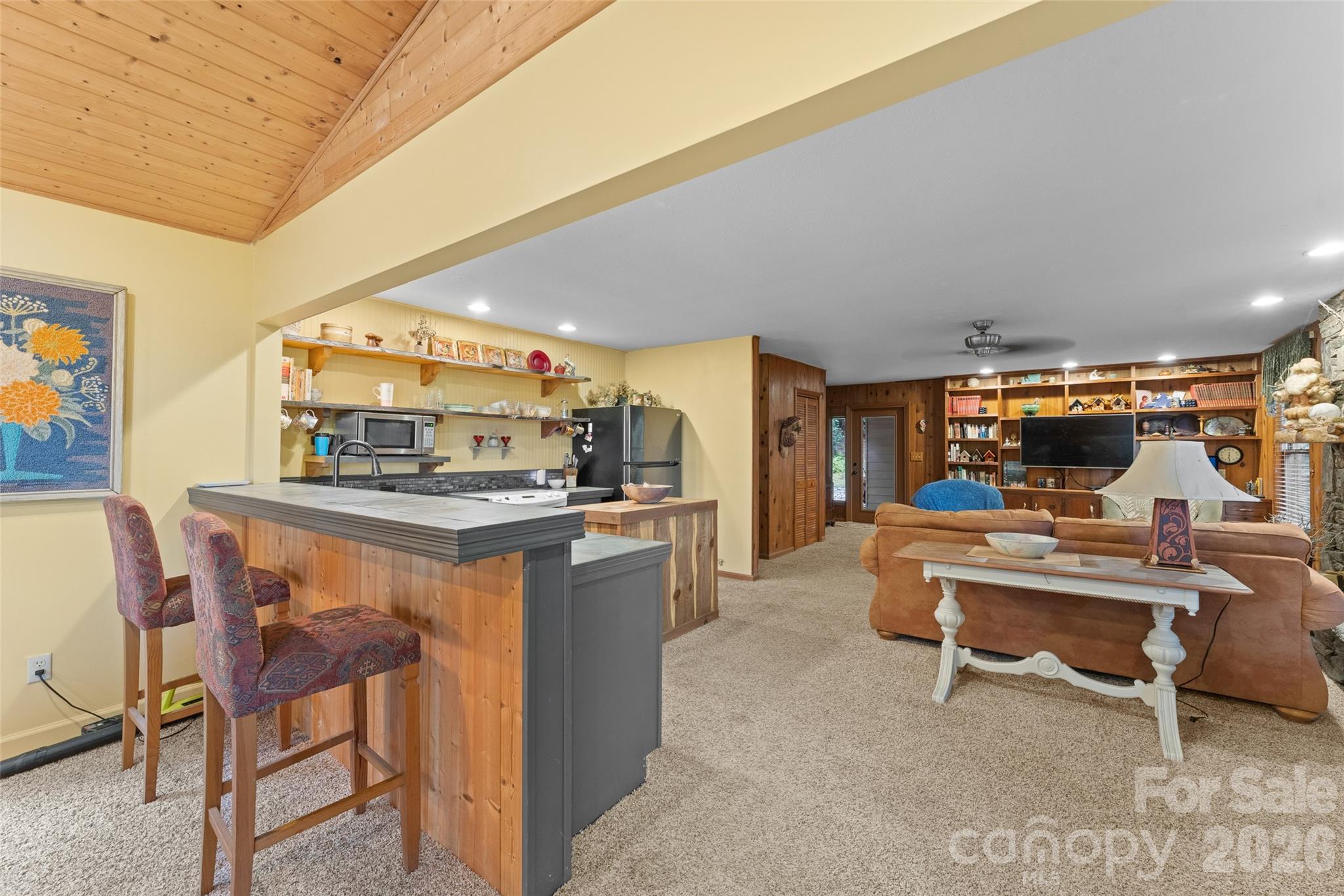 219 Kentwood Lane — Pisgah Forest