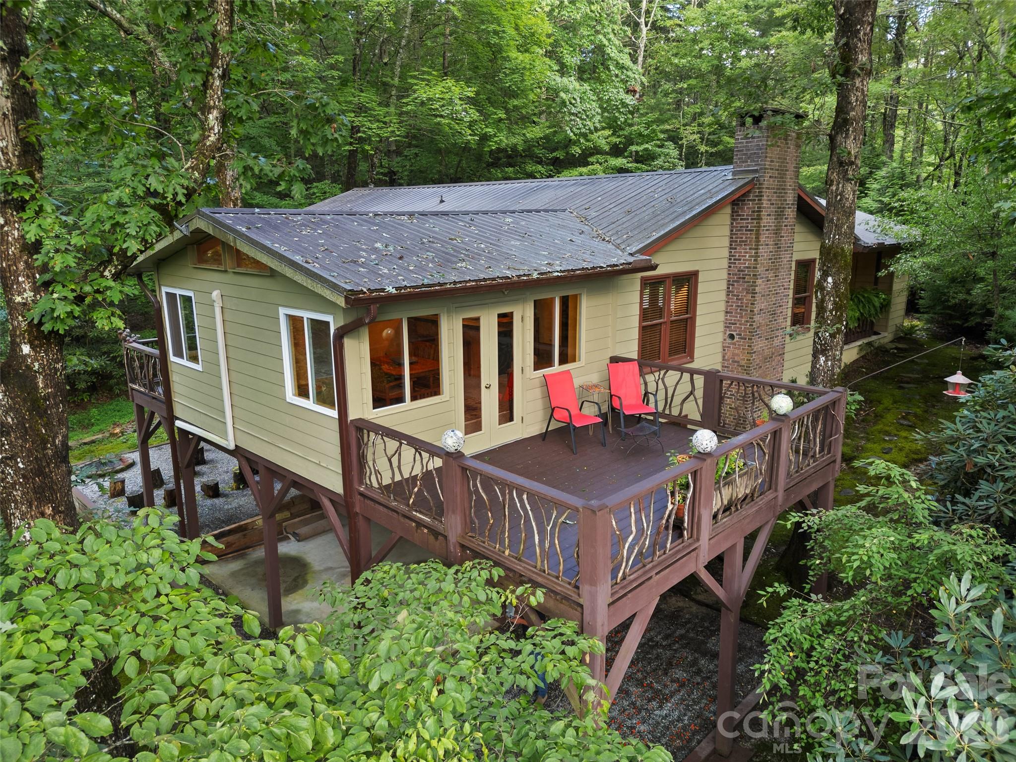 219 Kentwood Lane — Pisgah Forest