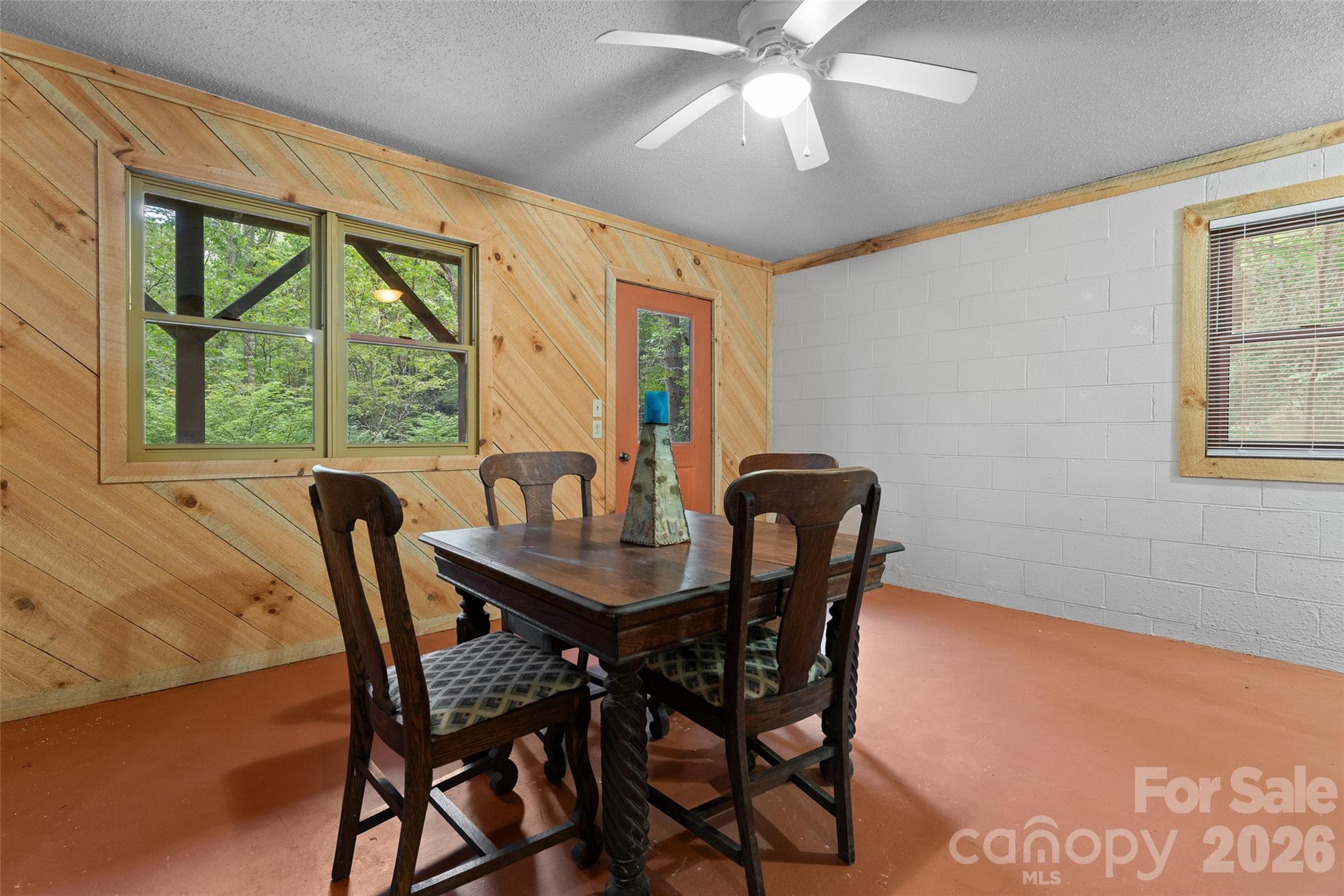 219 Kentwood Lane — Pisgah Forest