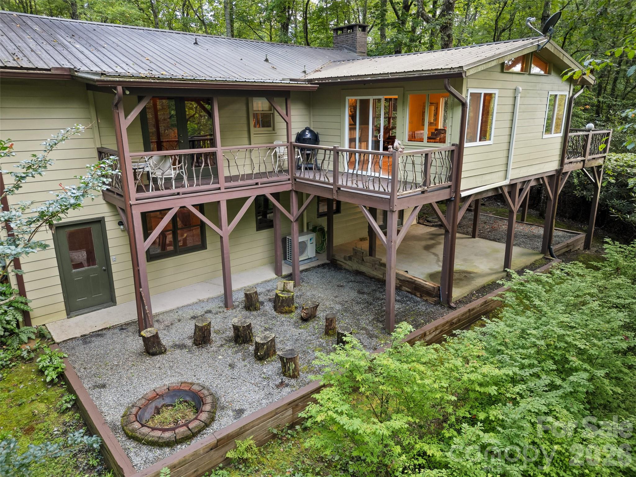 219 Kentwood Lane — Pisgah Forest