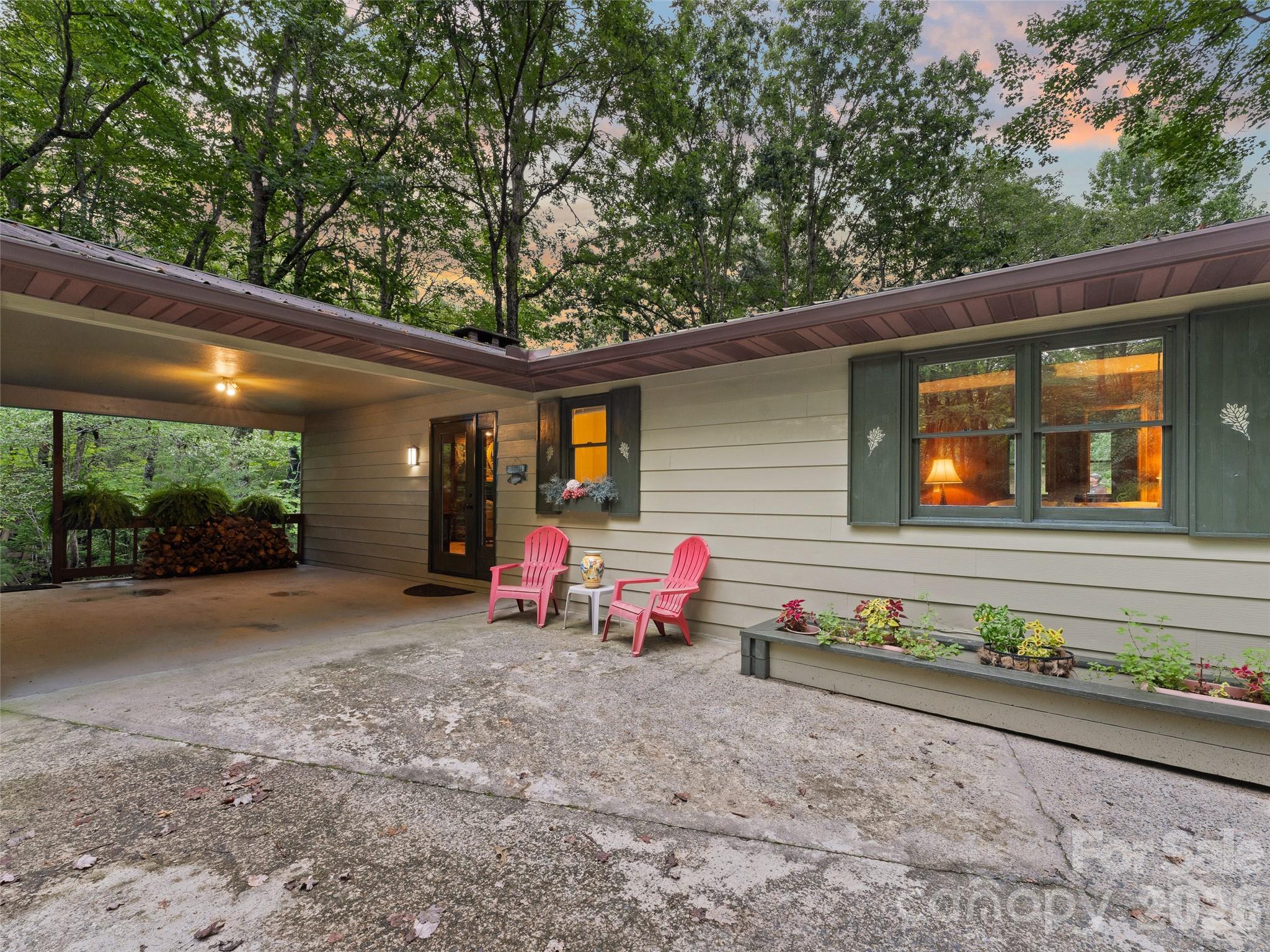 219 Kentwood Lane — Pisgah Forest