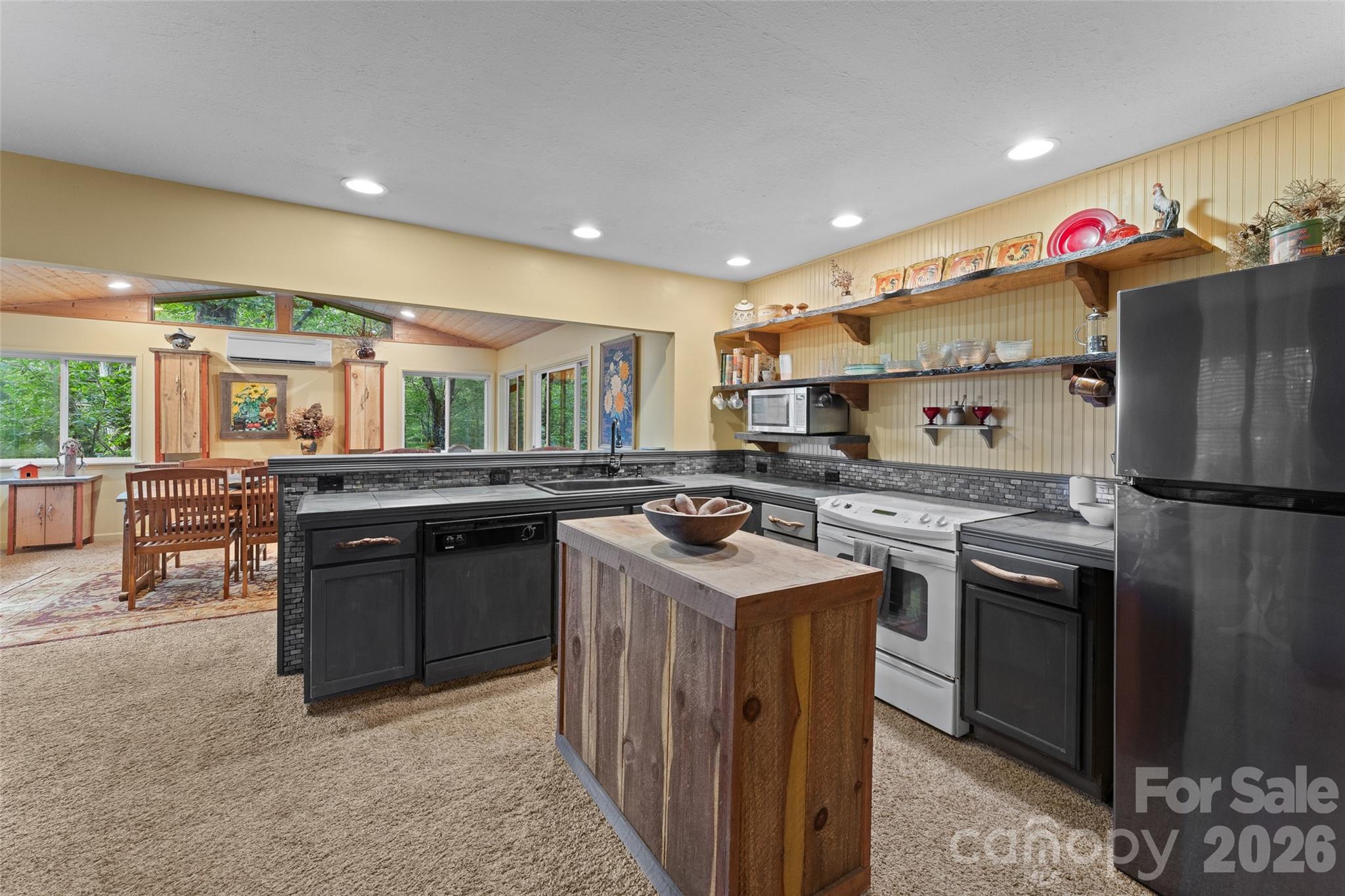219 Kentwood Lane — Pisgah Forest