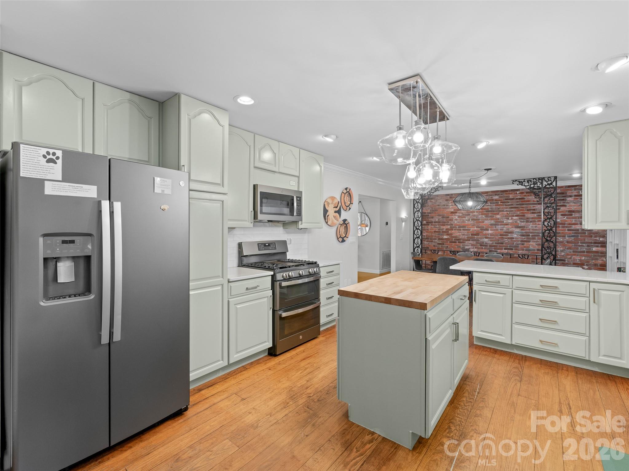 4030 Little River Road — Hendersonville