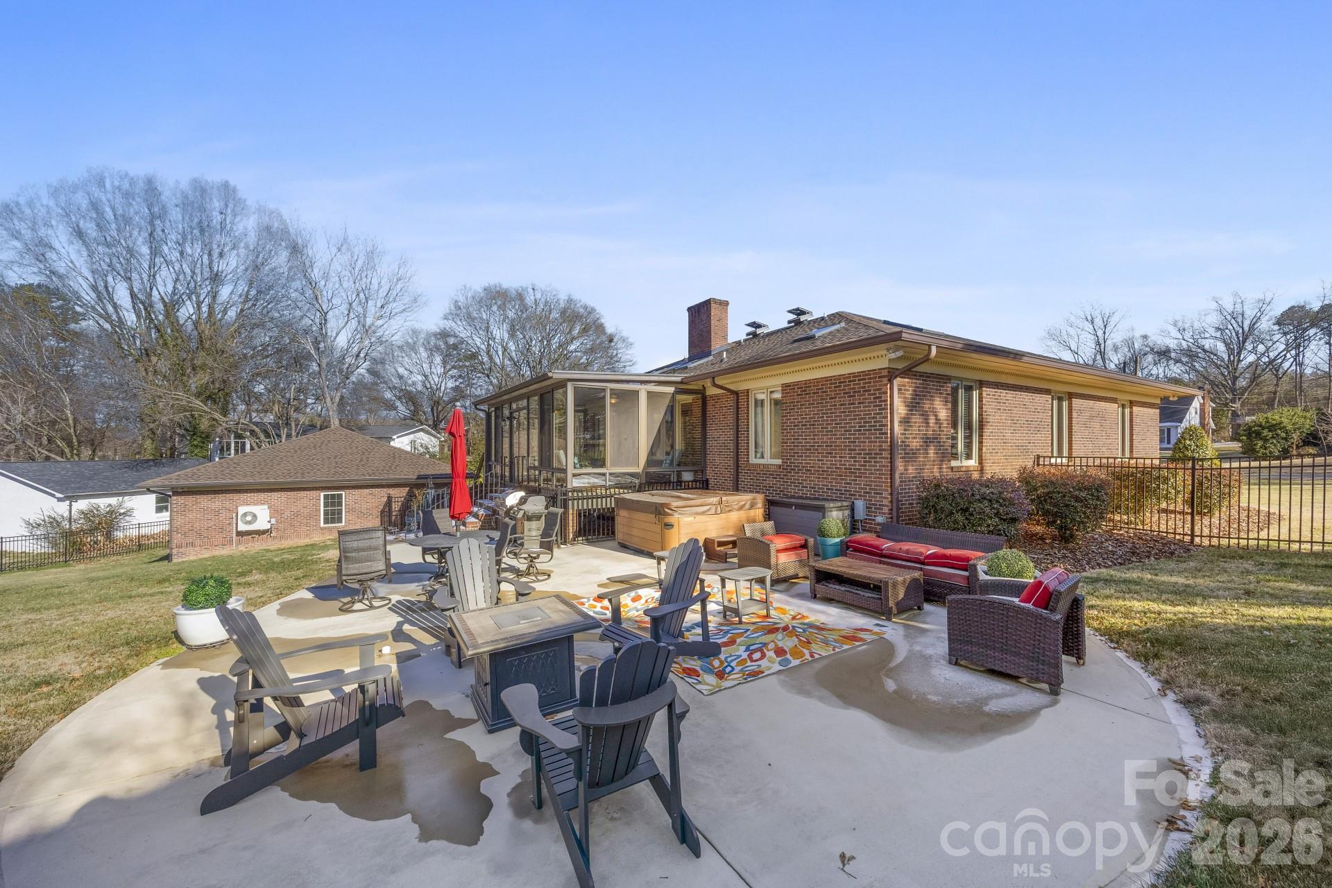 1419 Stoneyridge Drive — Charlotte